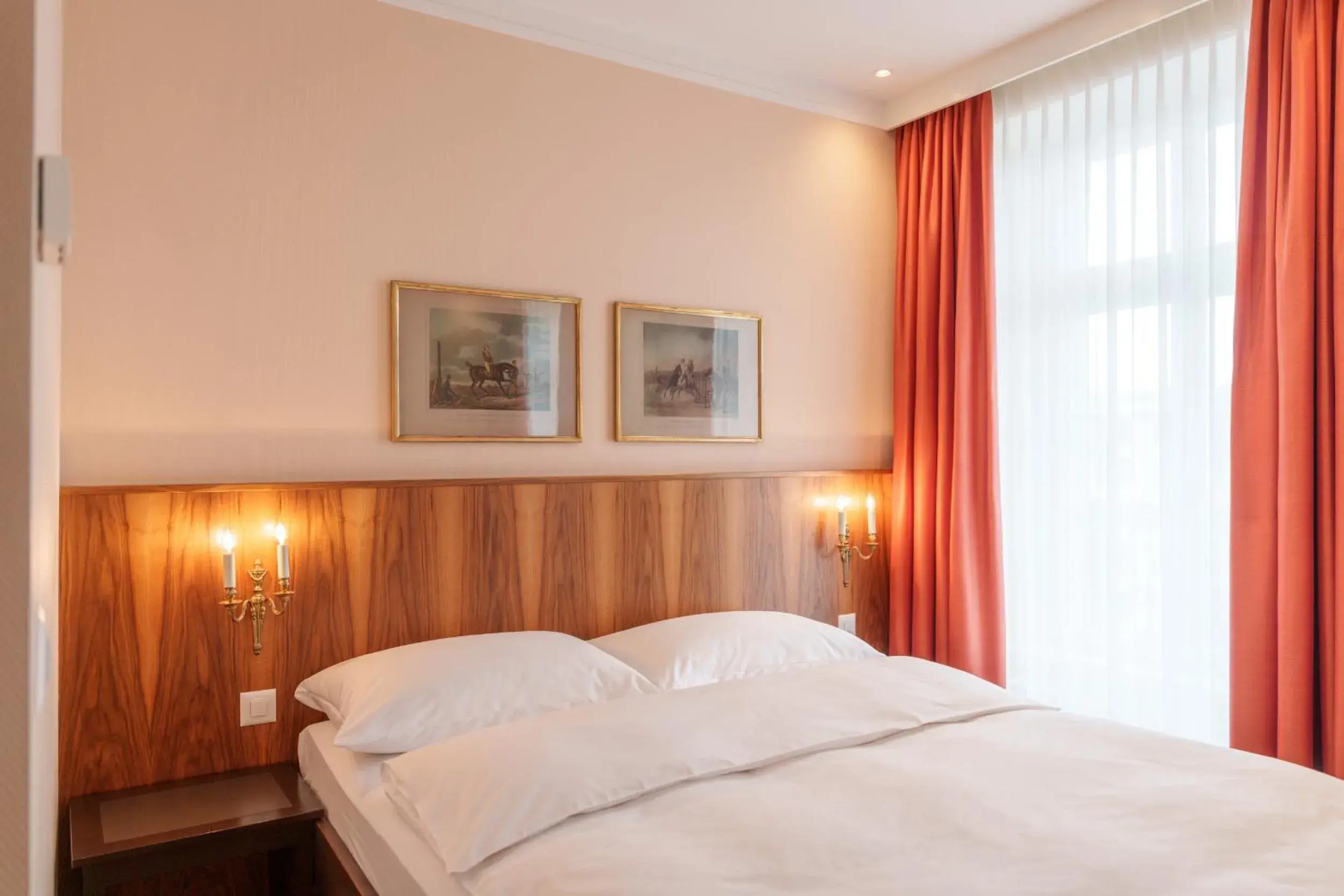 Bed in Hotel Schweizerhof Basel Bed in Hotel Schweizerhof Basel