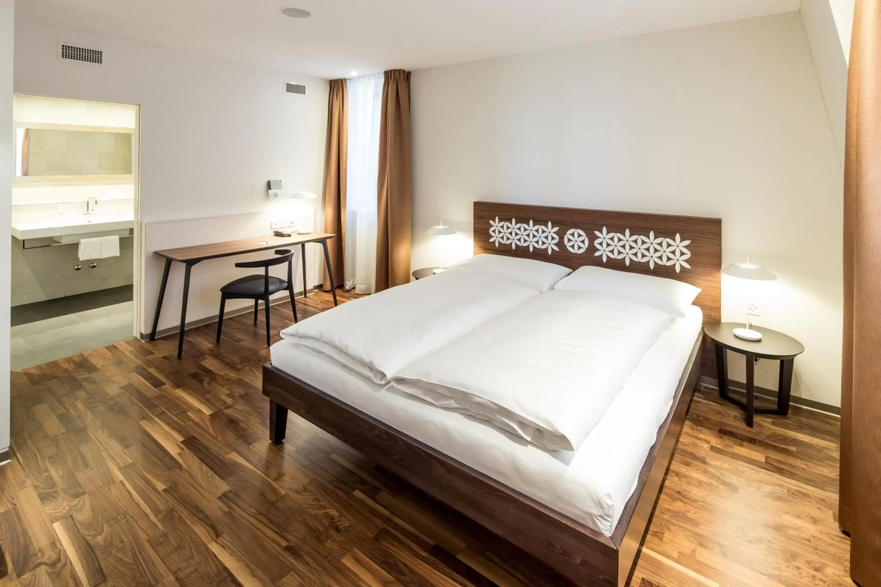 Villa Ambiente Double Room in Hotel Schweizerhof Basel Villa Ambiente Double Room in Hotel Schweizerhof Basel