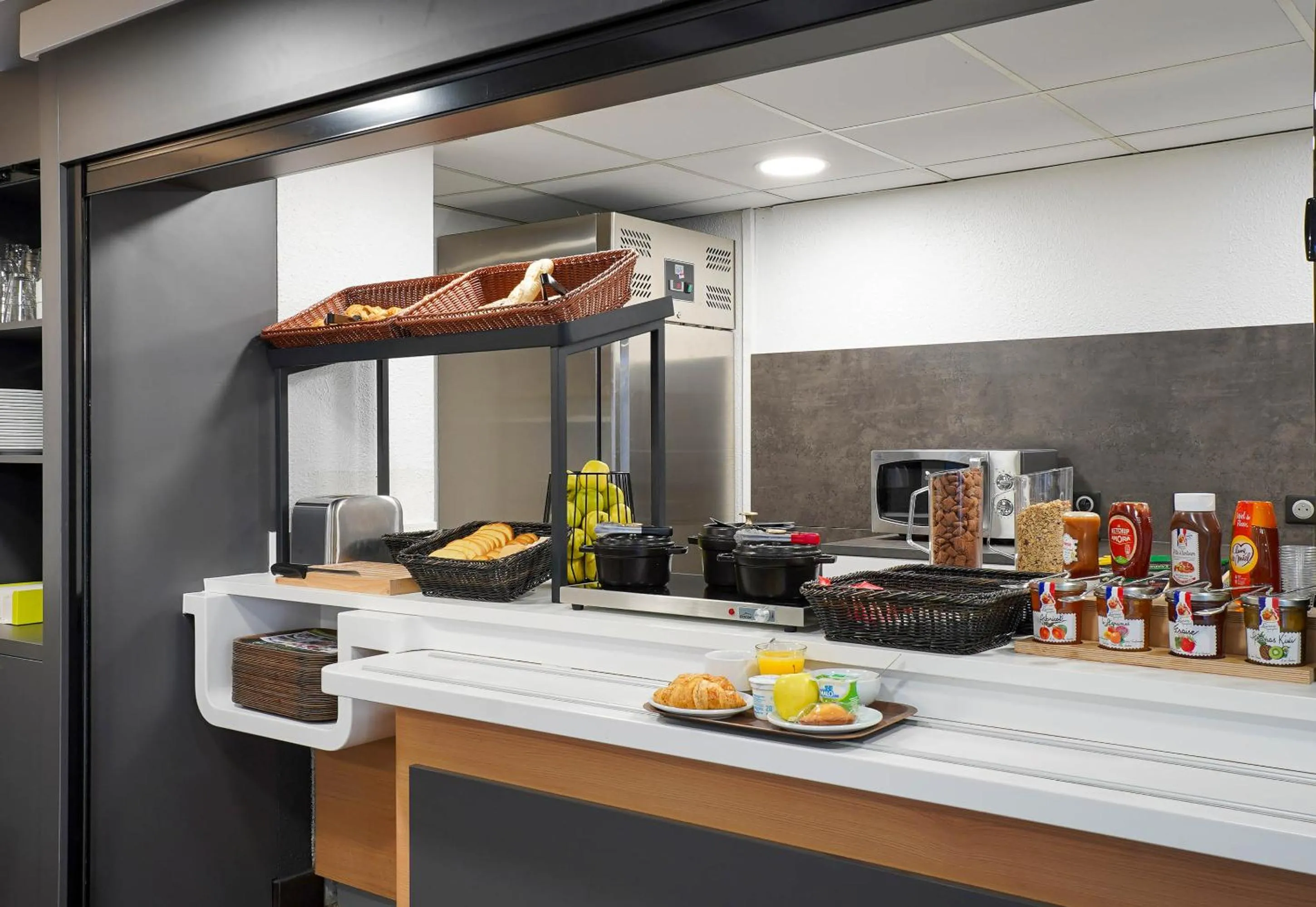 Breakfast in B&B HOTEL Marseille Parc Chanot