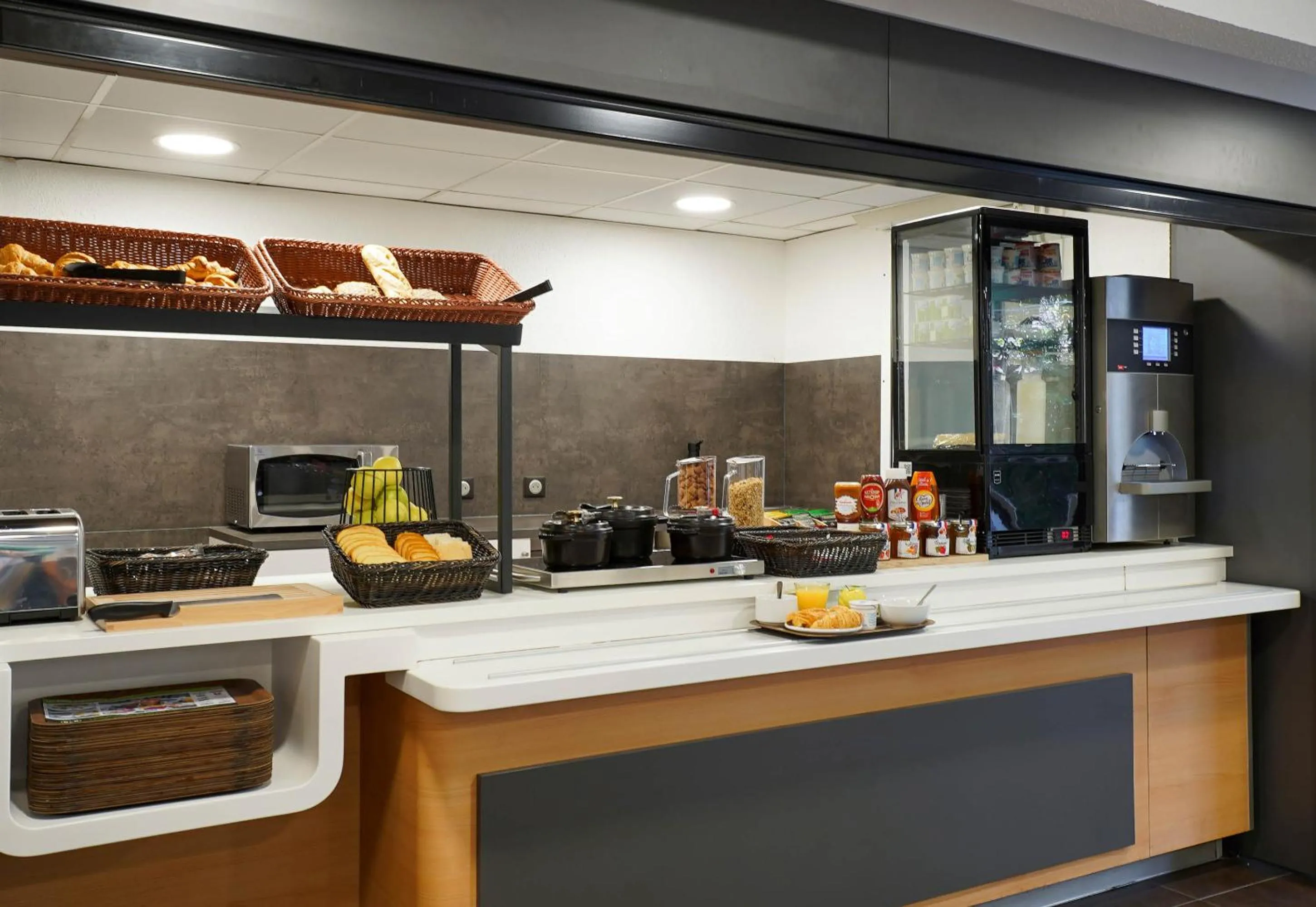 Buffet breakfast in B&B HOTEL Marseille Parc Chanot