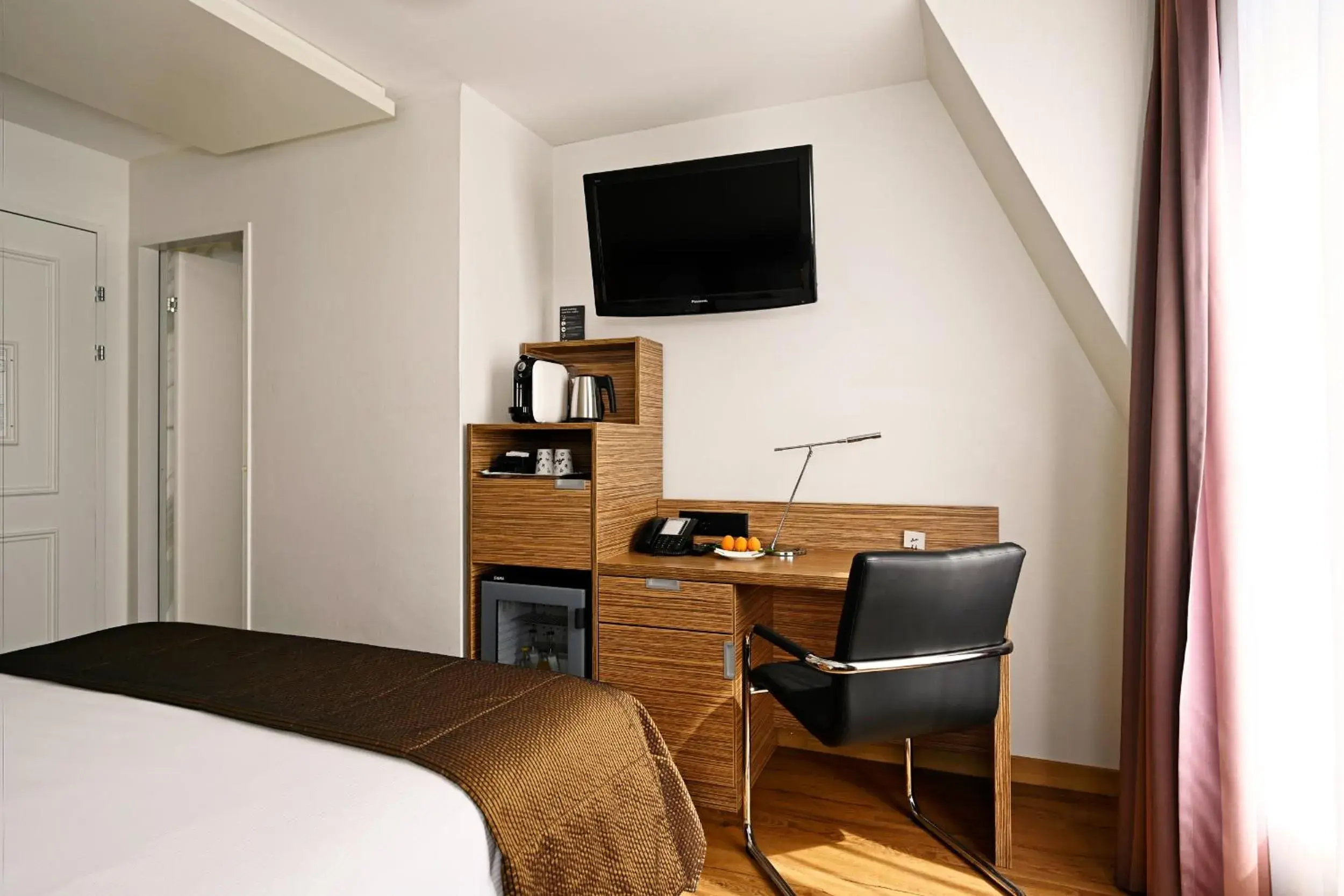 Coffee/tea facilities, Bed in Hotel Stoller Coffee/tea facilities, Bed in Hotel Stoller