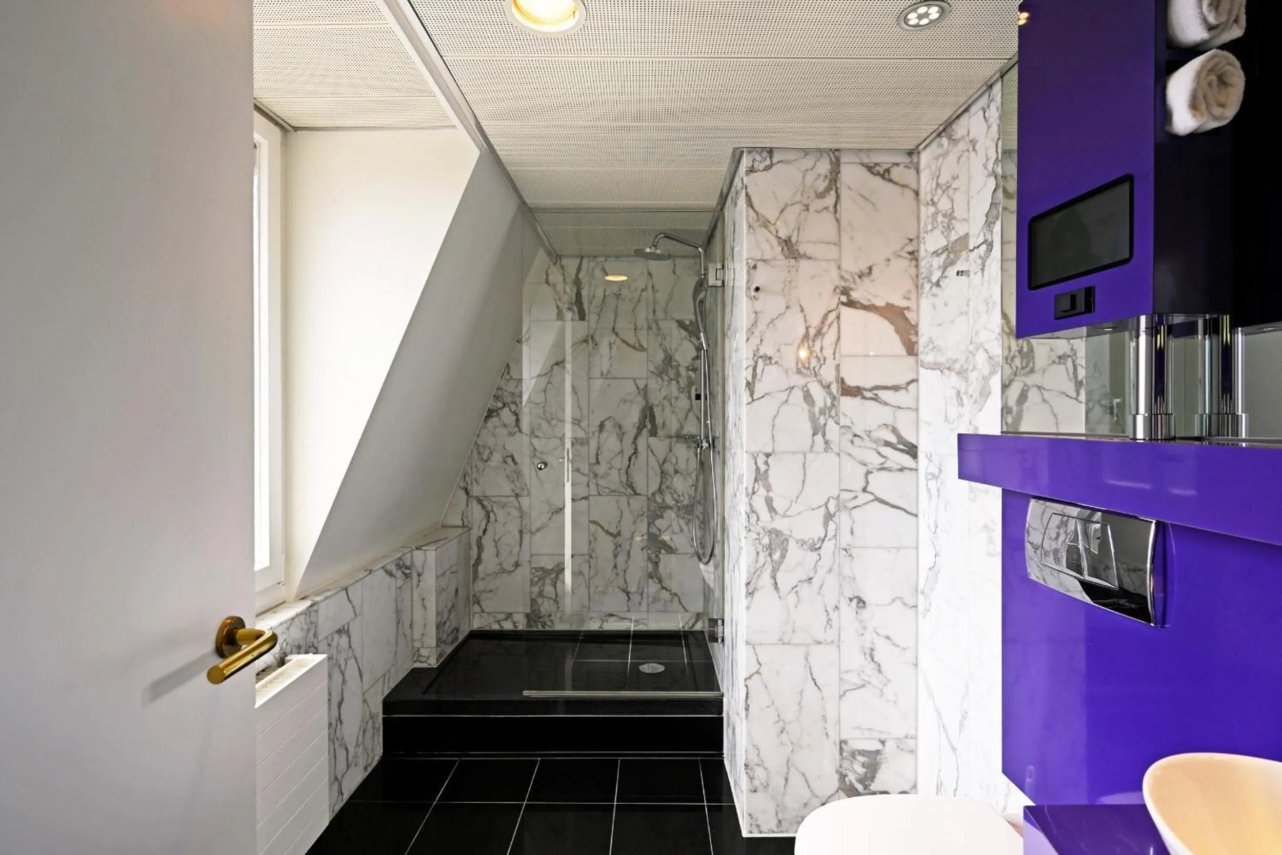 Shower in Hotel Stoller