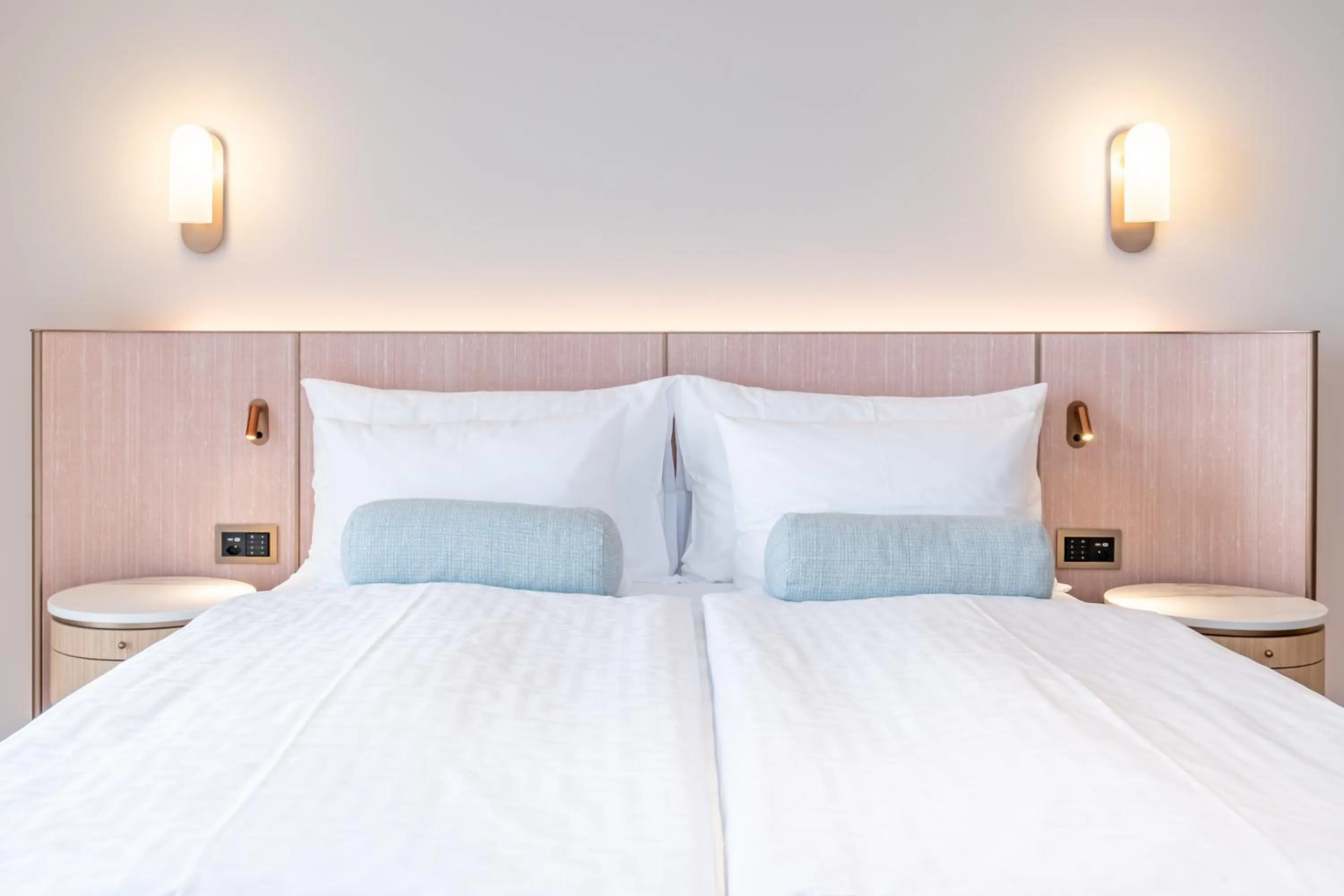 Bed in Art Deco Hotel Montana