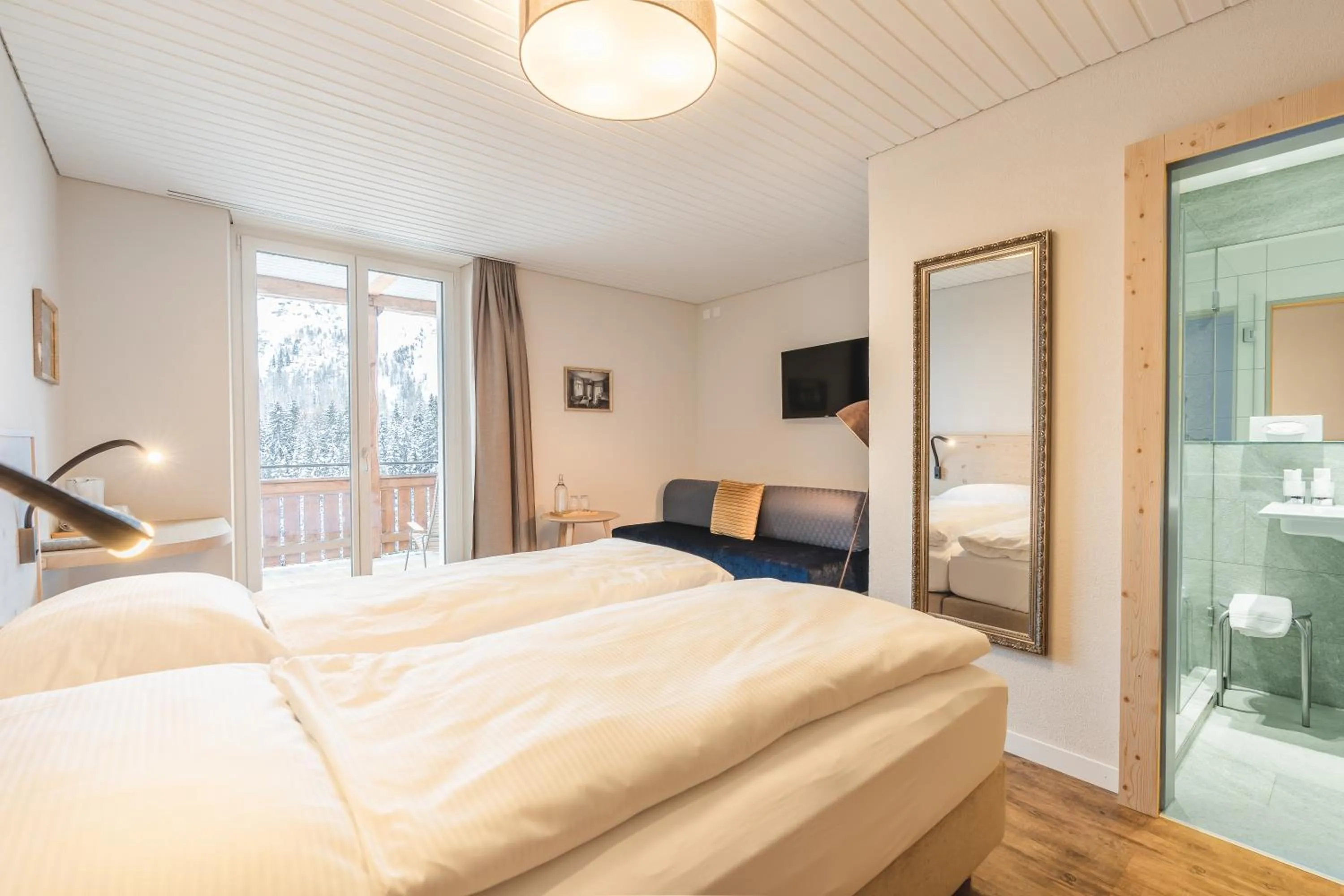 Photo of the whole room, Bed in Hotel Alpensonne - Panoramazimmer & Restaurant