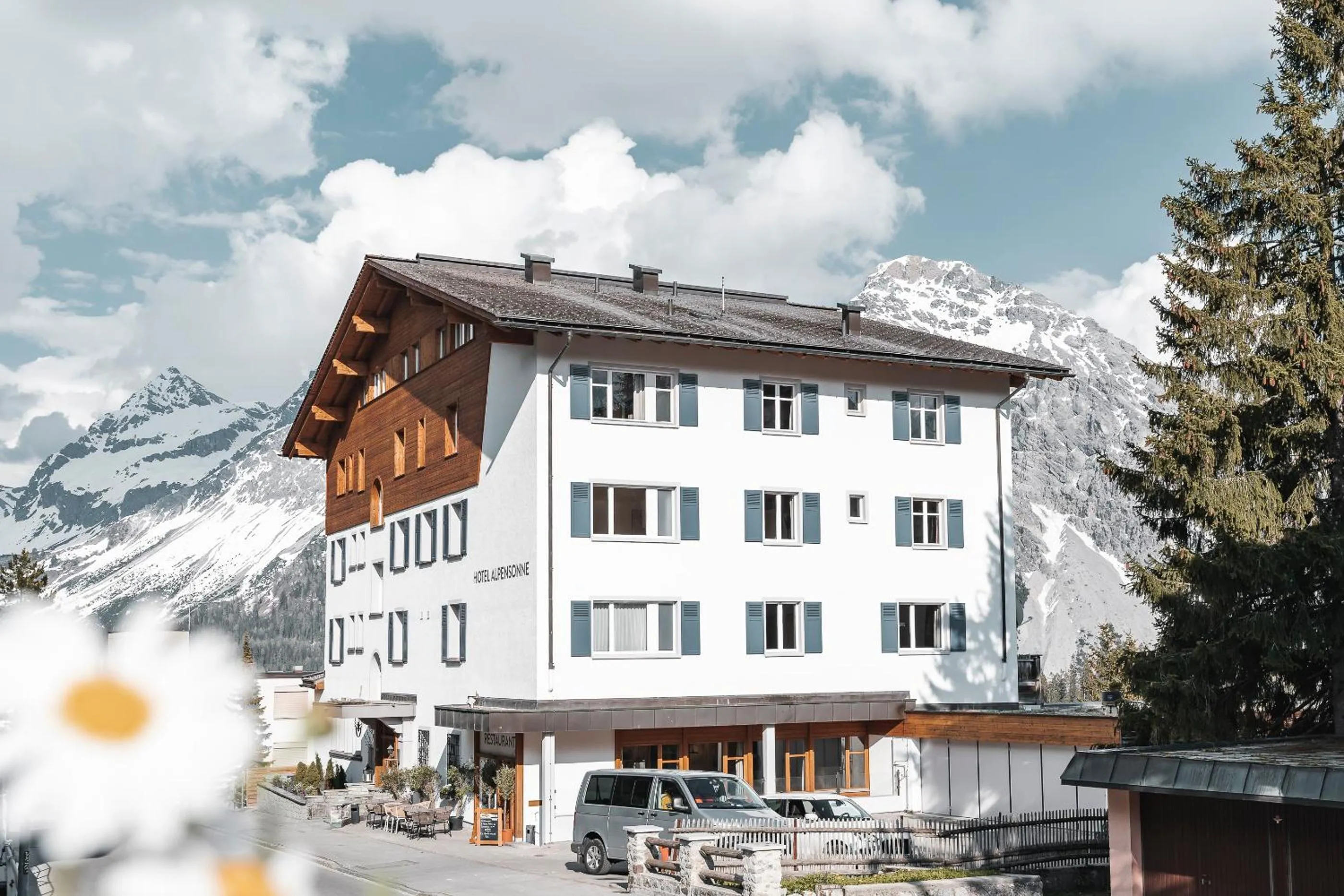 Property building in Hotel Alpensonne - Panoramazimmer & Restaurant