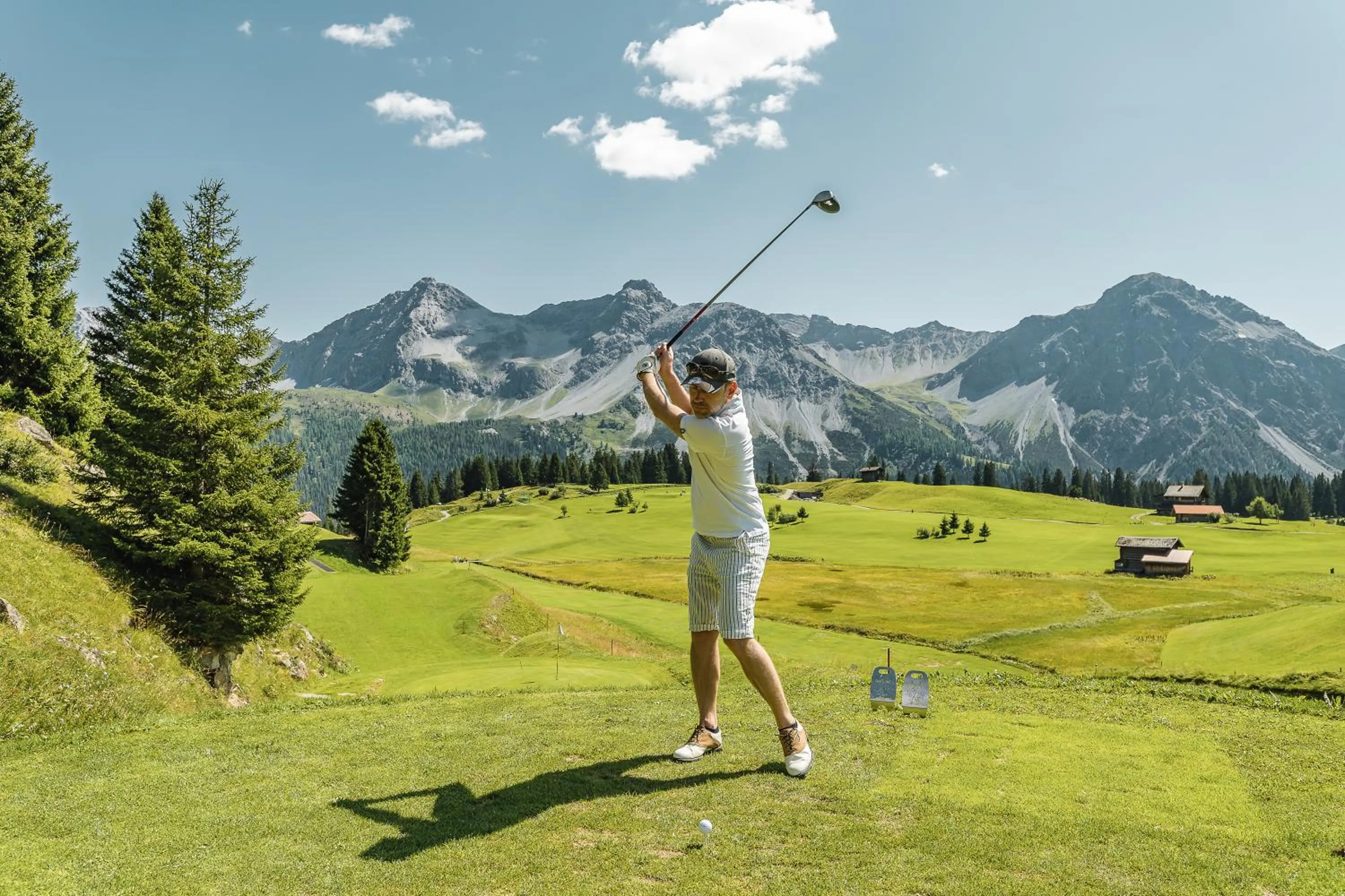 Golfcourse in Hotel Alpensonne - Panoramazimmer & Restaurant