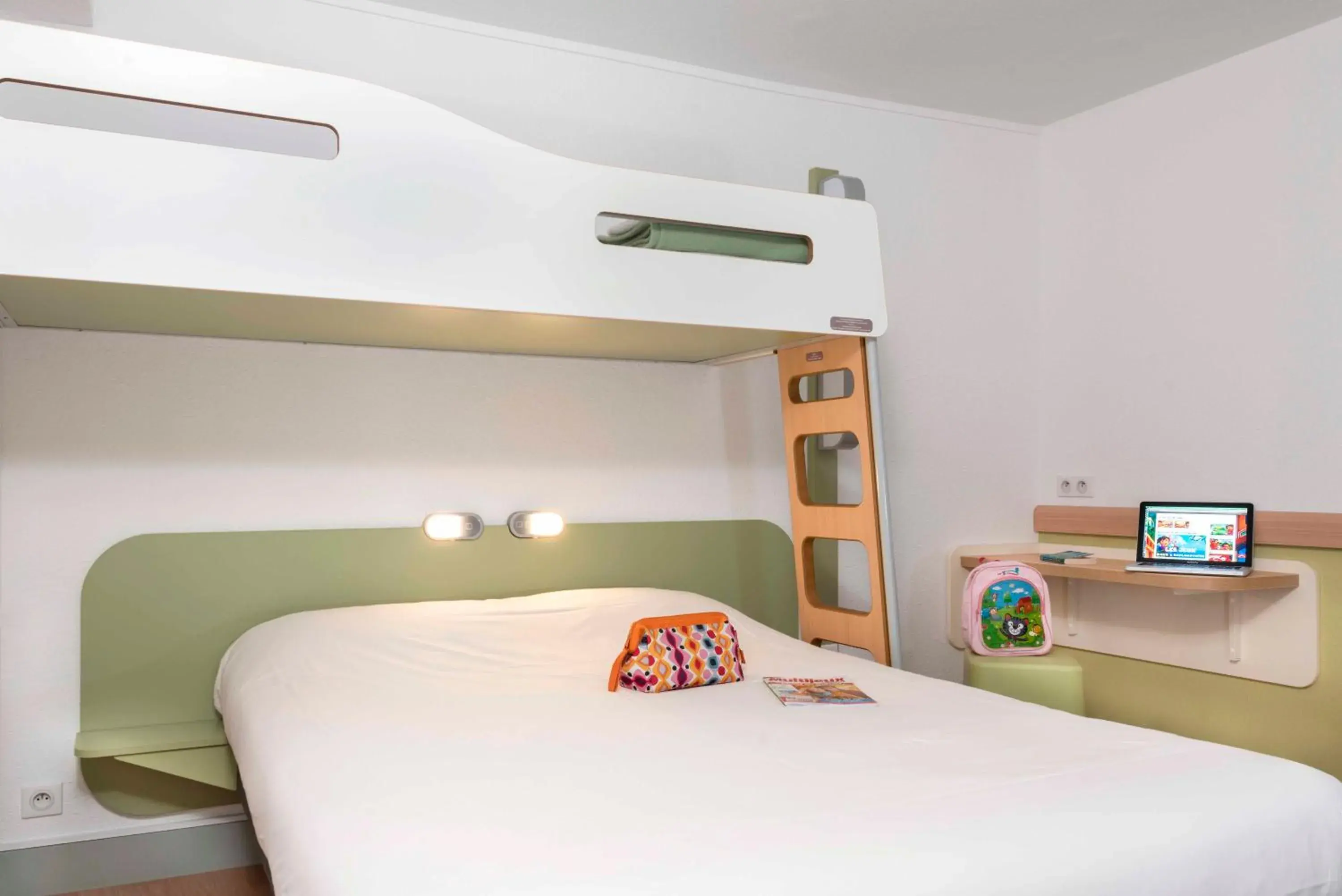 Triple Room in Ibis Budget Béziers Est La Giniesse Triple Room in Ibis Budget Béziers Est La Giniesse