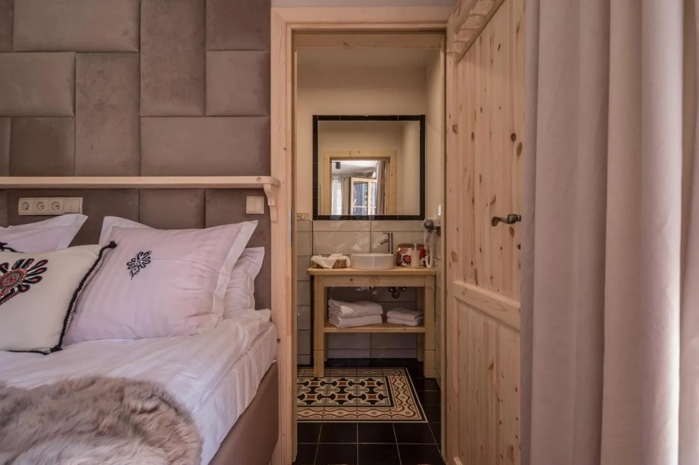 Bedroom, Bed in Stella doro