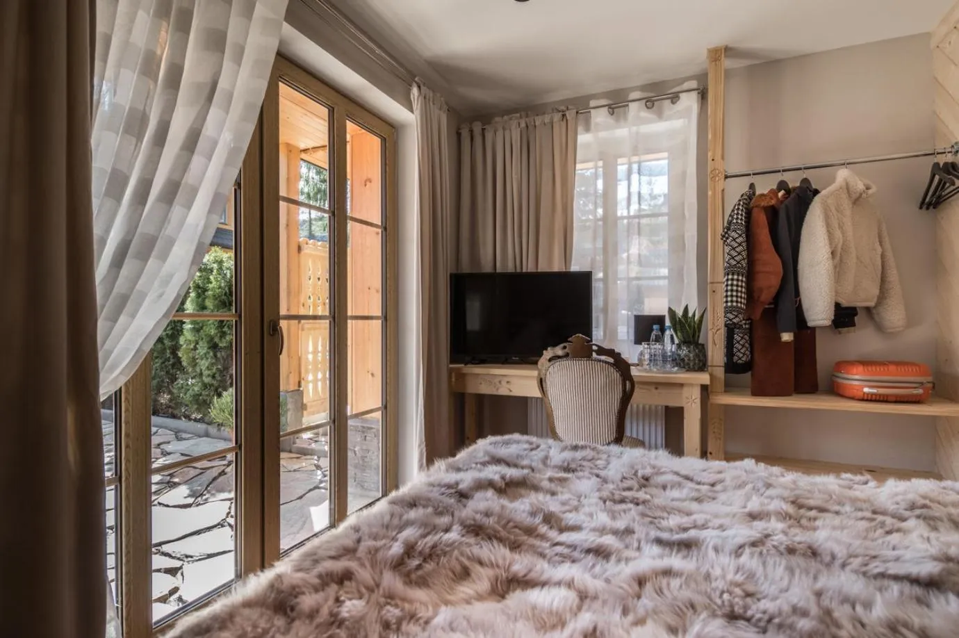 Bedroom, Bed in Stella doro