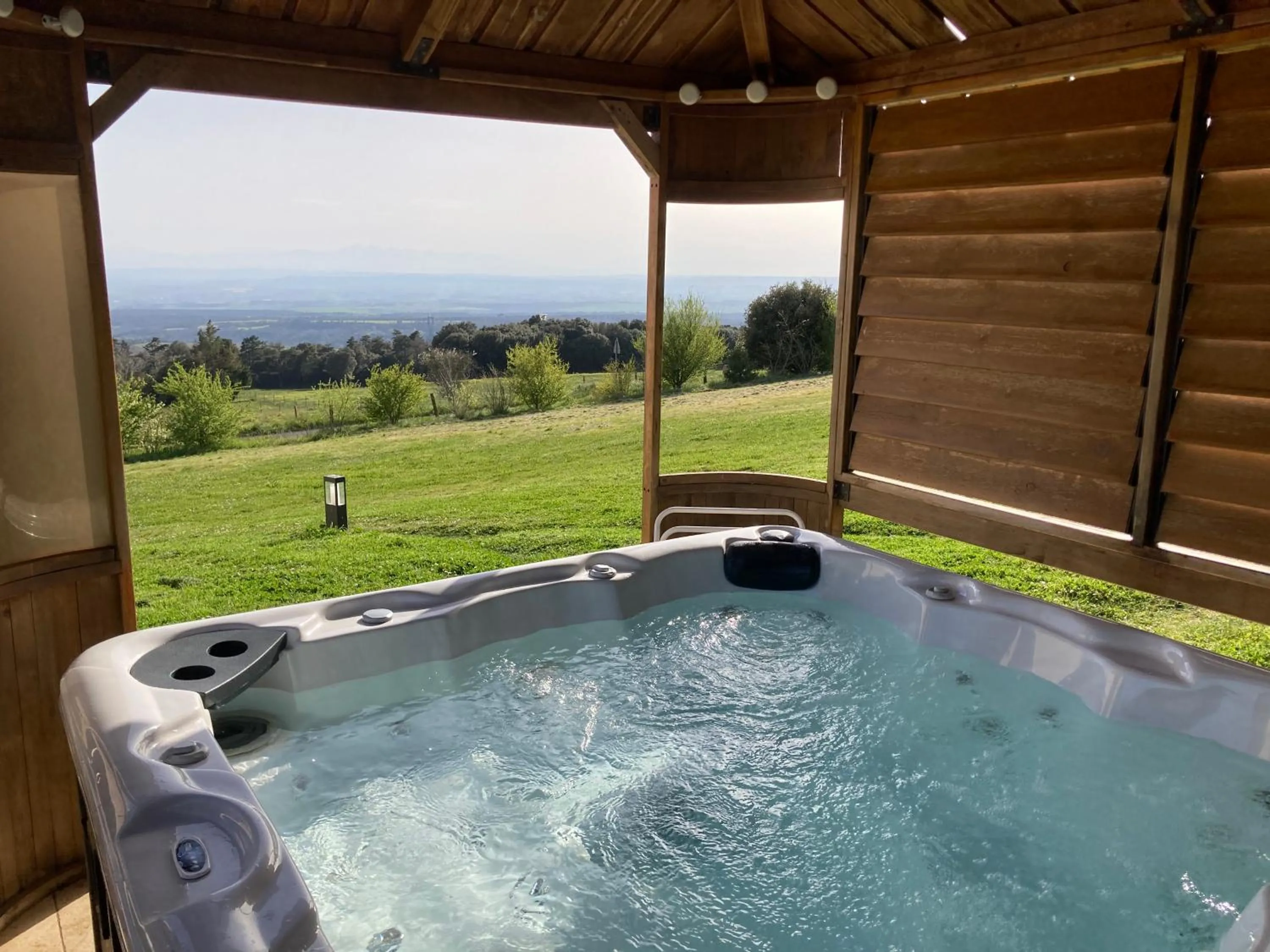 Hot Tub in Domaine de Campras B&B