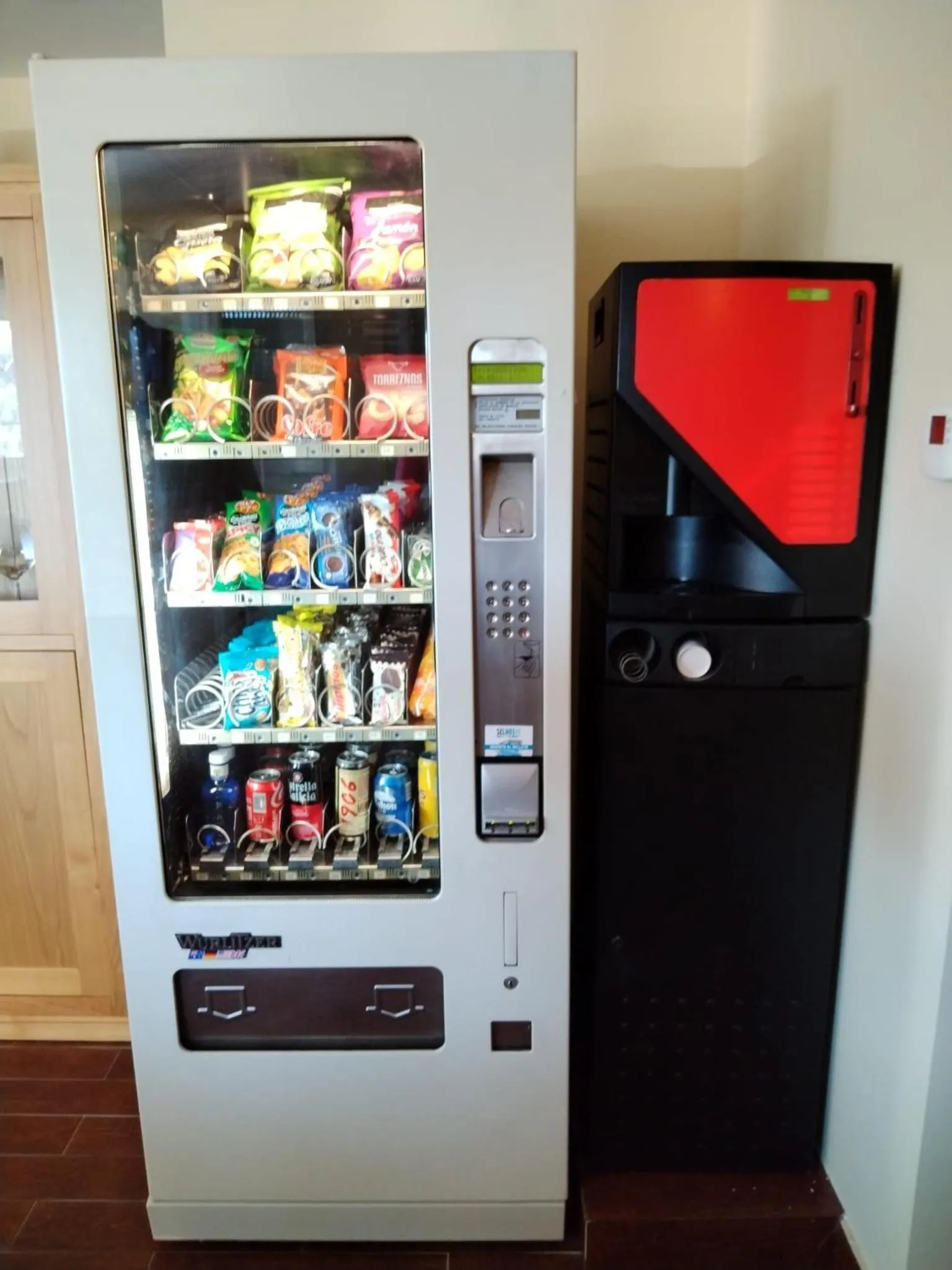 vending machine in Hotel Txoriene - Arrieta - HBI01298