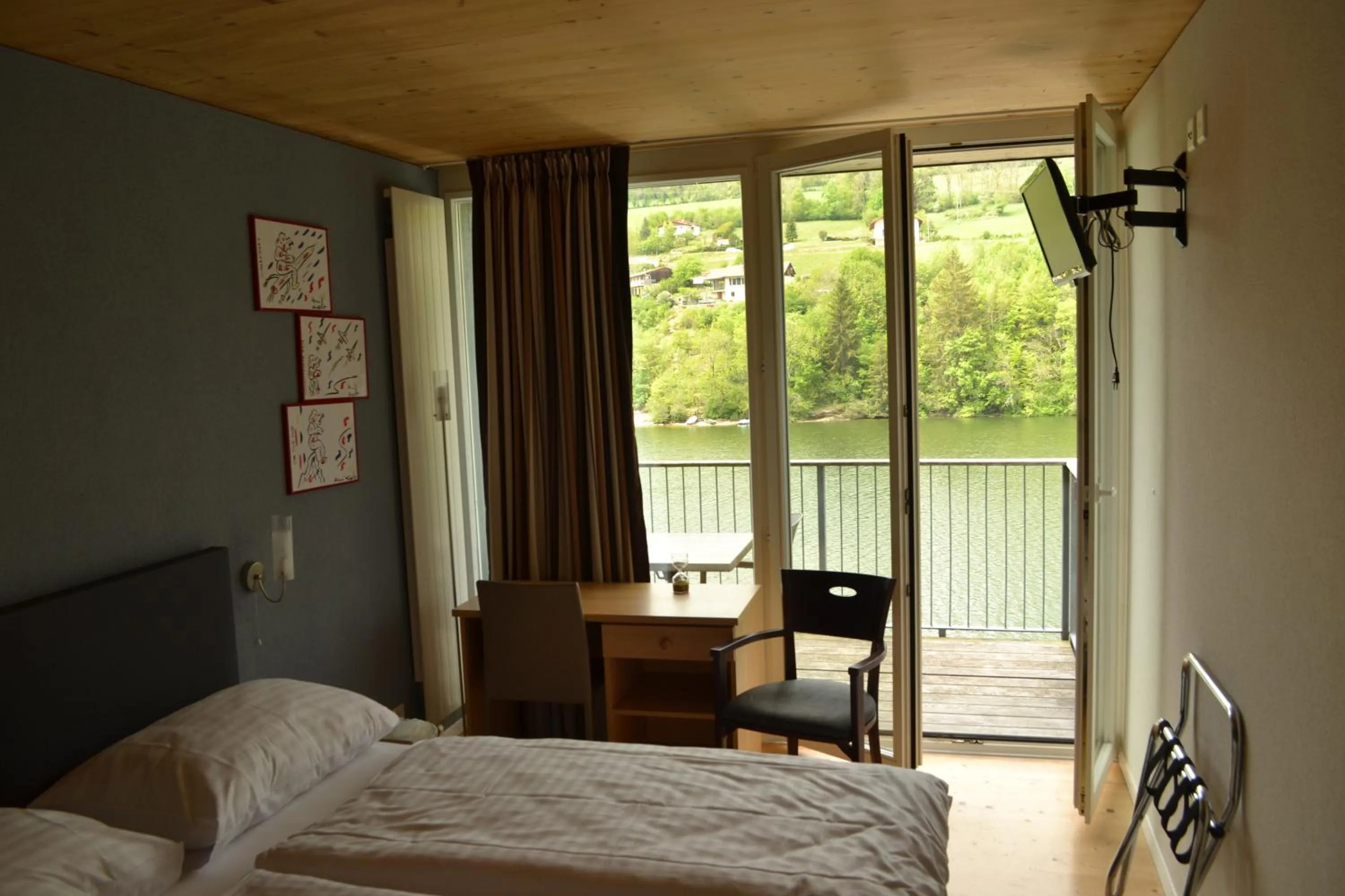 Balcony/Terrace, Bed in Hotel Les Rives Du Doubs