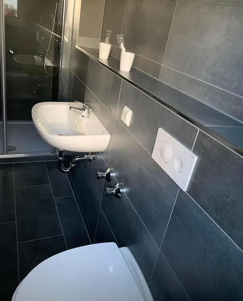 Double or Twin Room with Private Bathroom in Hotel Unter den Linden Double or Twin Room with Private Bathroom in Hotel Unter den Linden