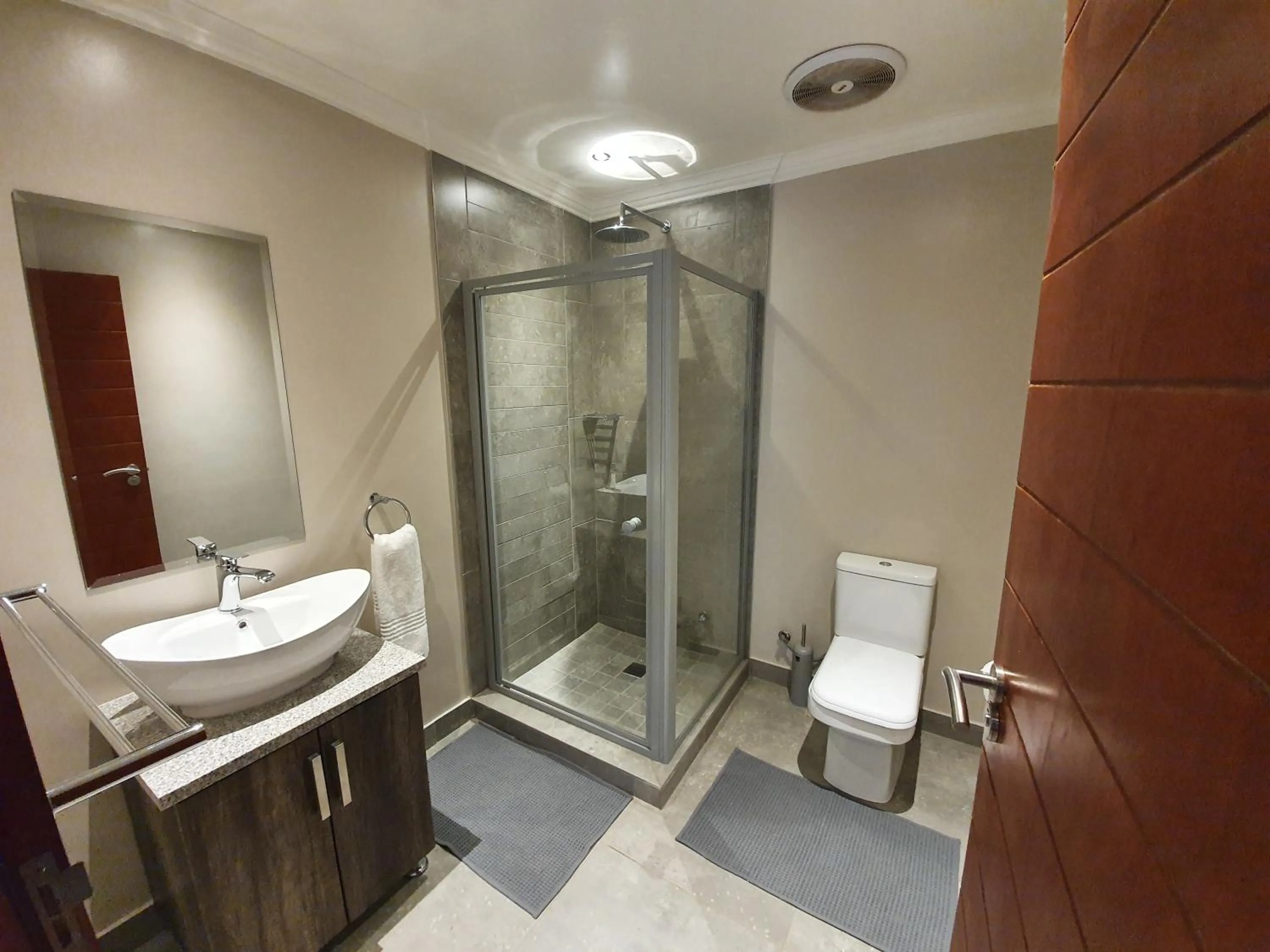 Bathroom in Sleep@84