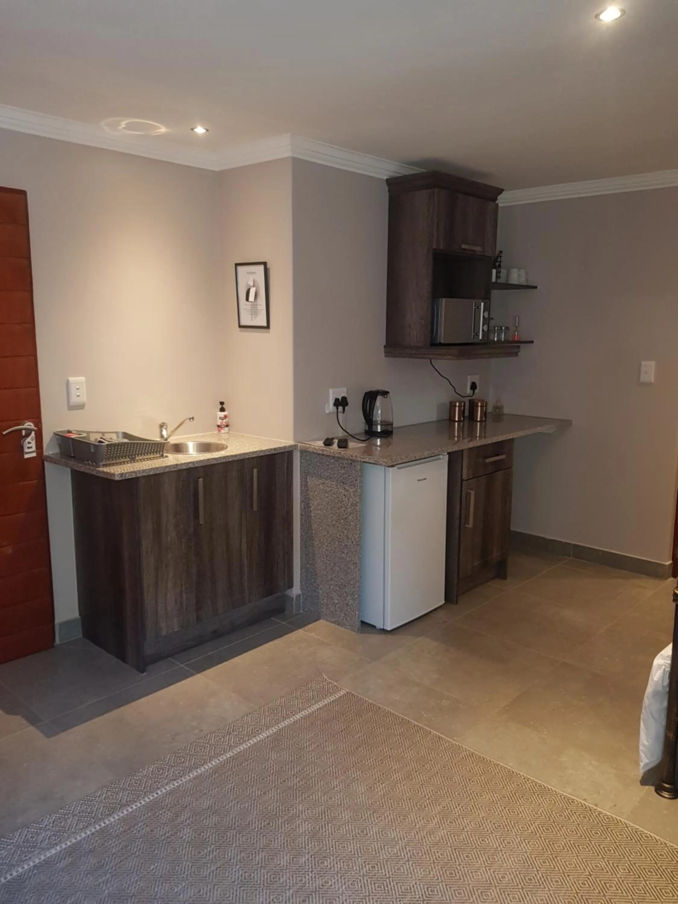 Kitchen or kitchenette in Sleep@84