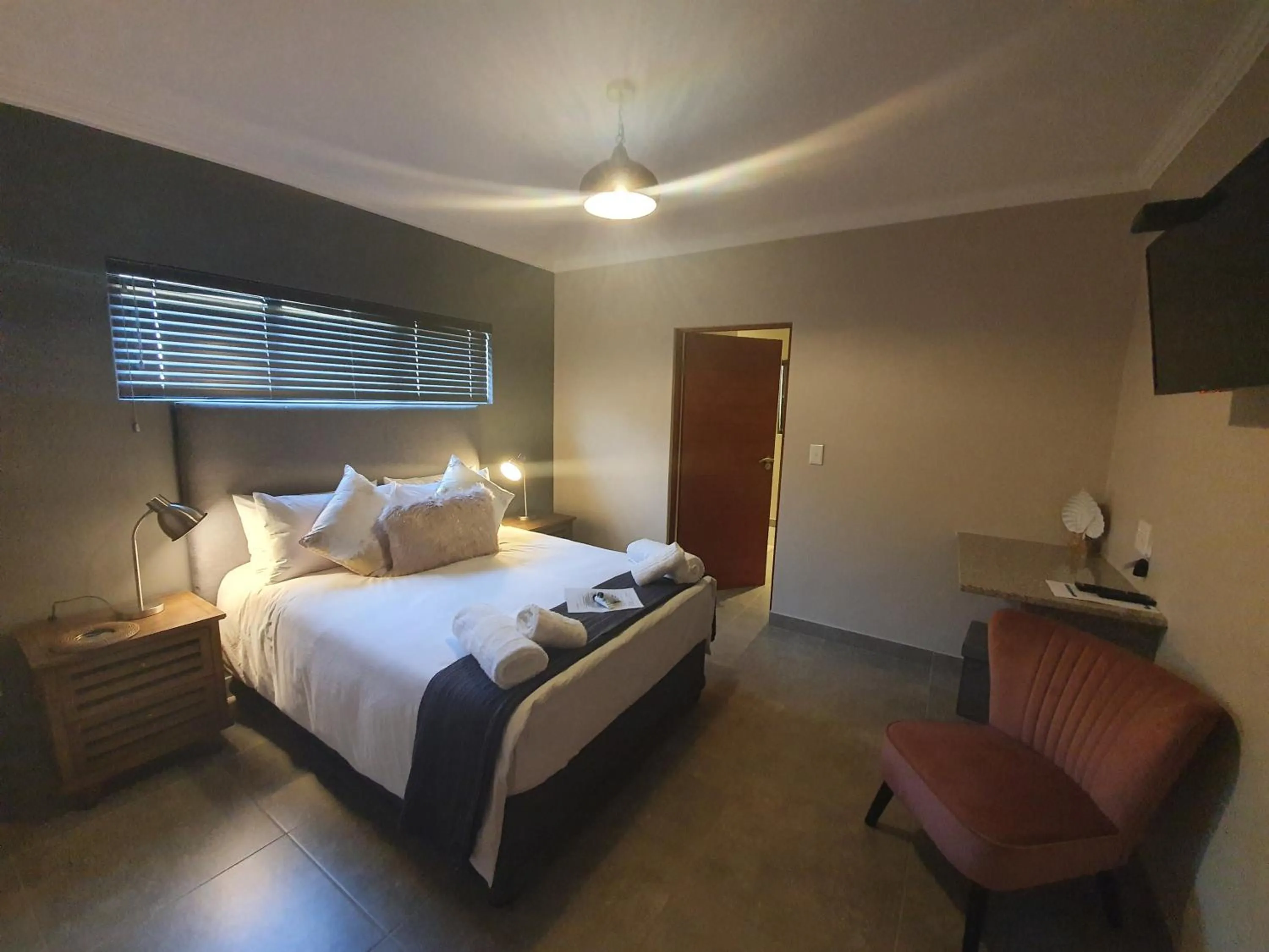 Bedroom, Bed in Sleep@84