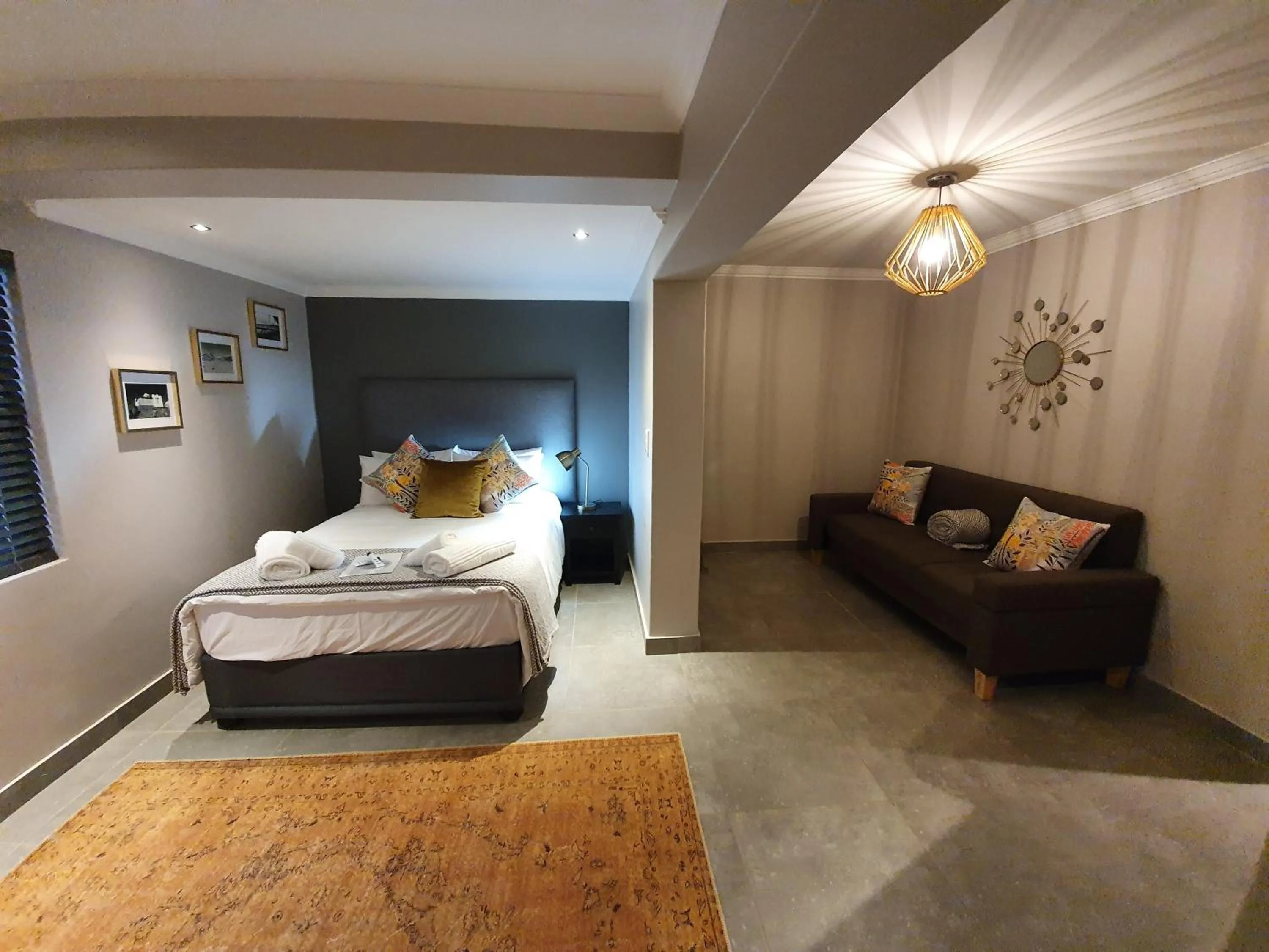 Photo of the whole room, Bed in Sleep@84