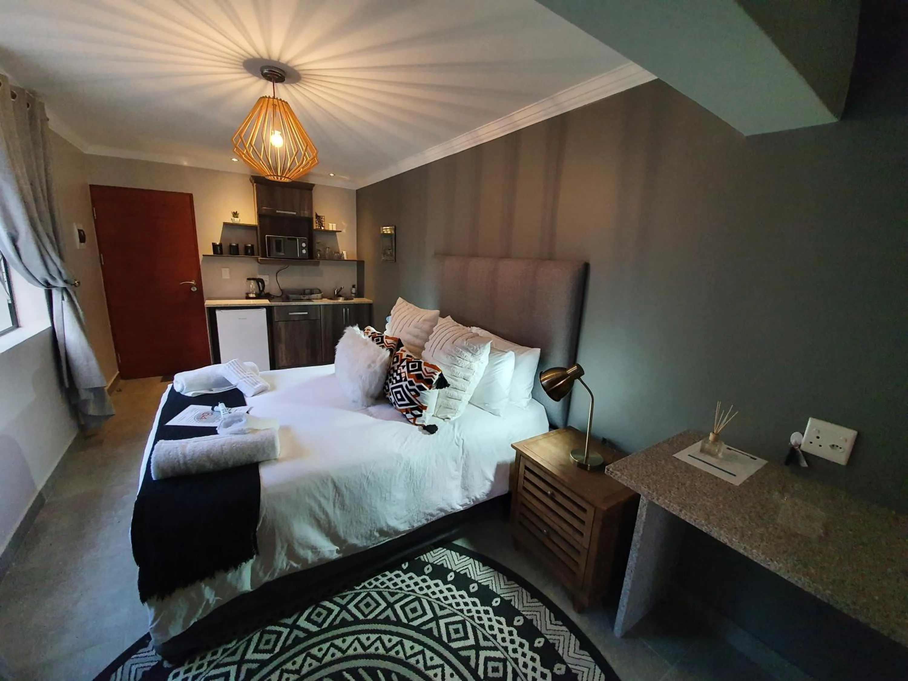 Photo of the whole room, Bed in Sleep@84