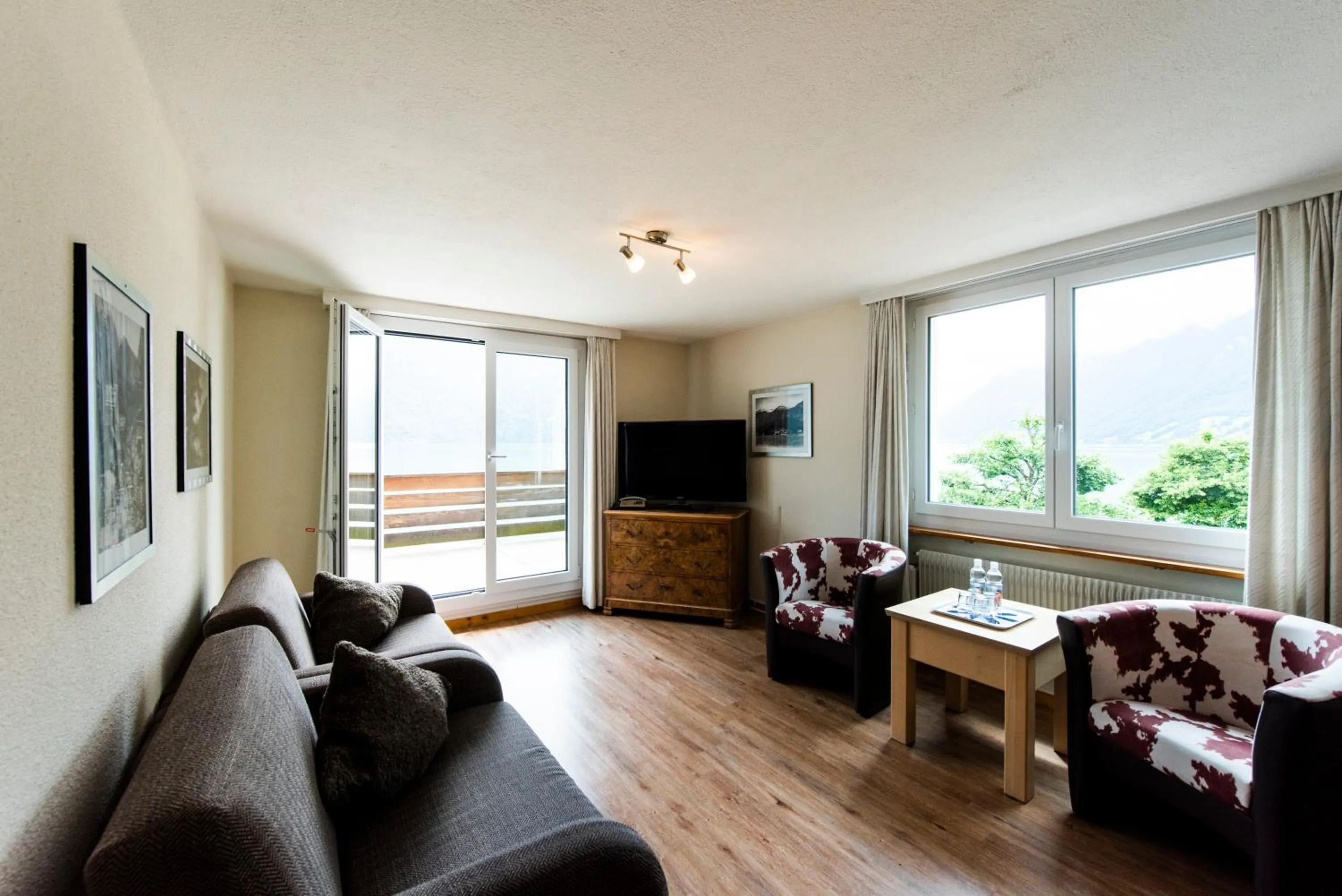 Living room in Hotel Brienzerburli