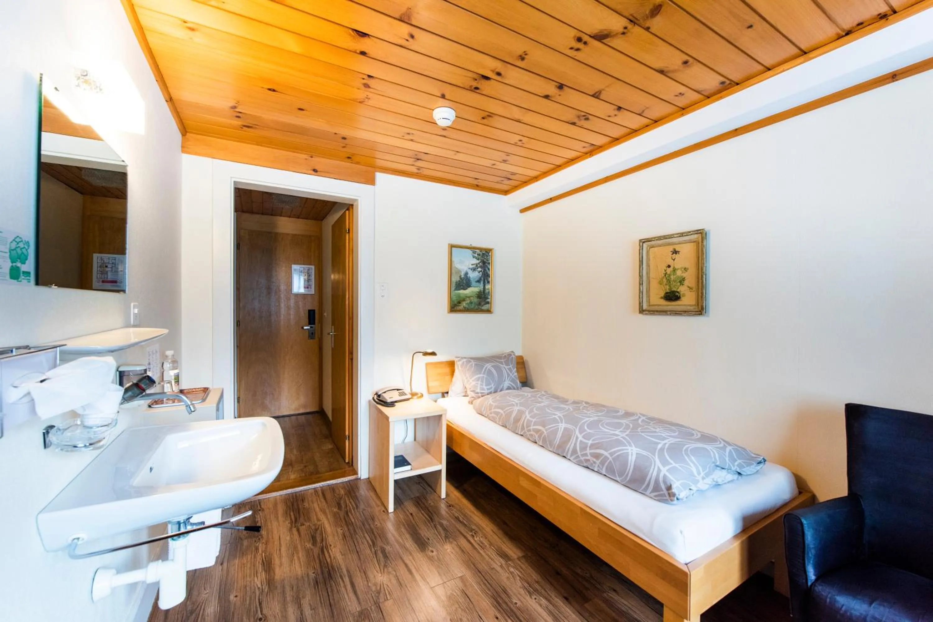 Bed in Hotel Brienzerburli