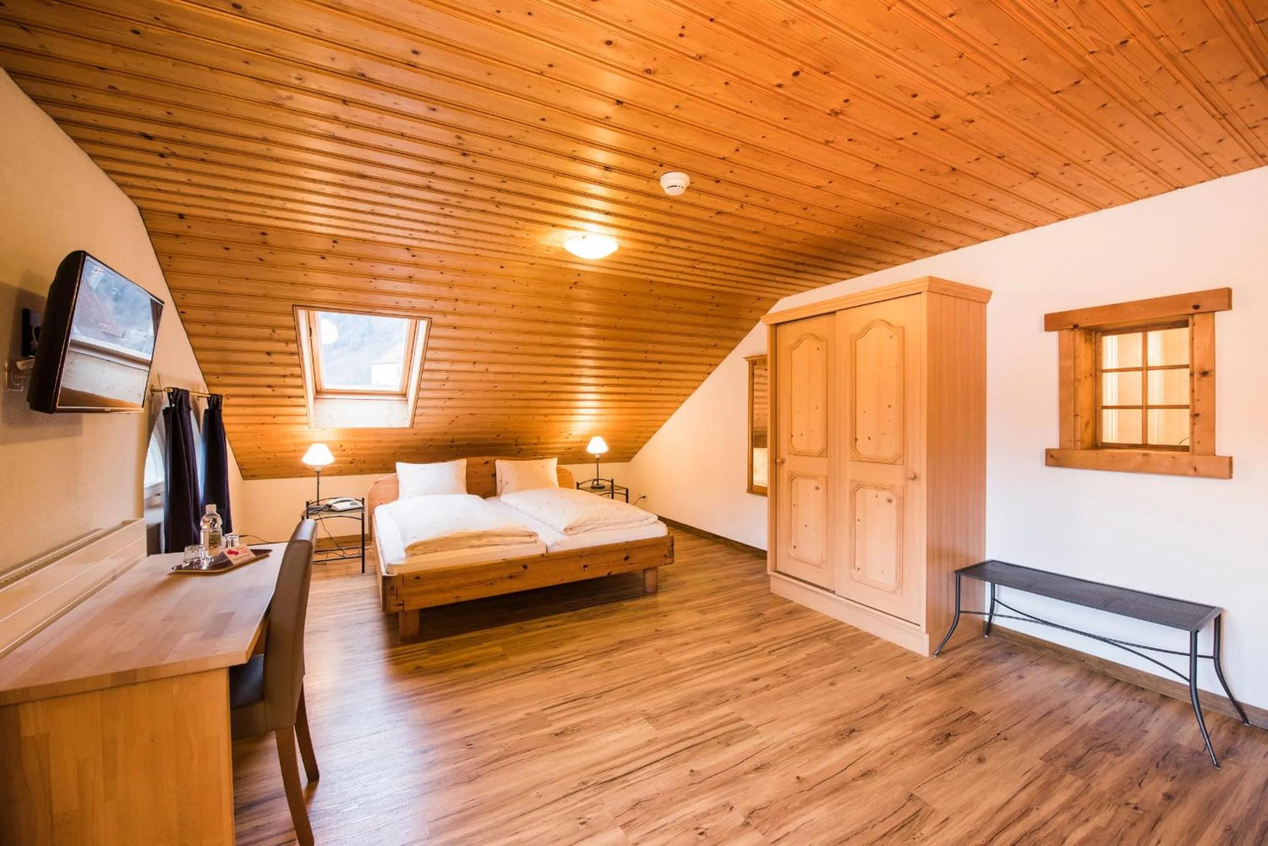 Photo of the whole room, Bed in Hotel Brienzerburli