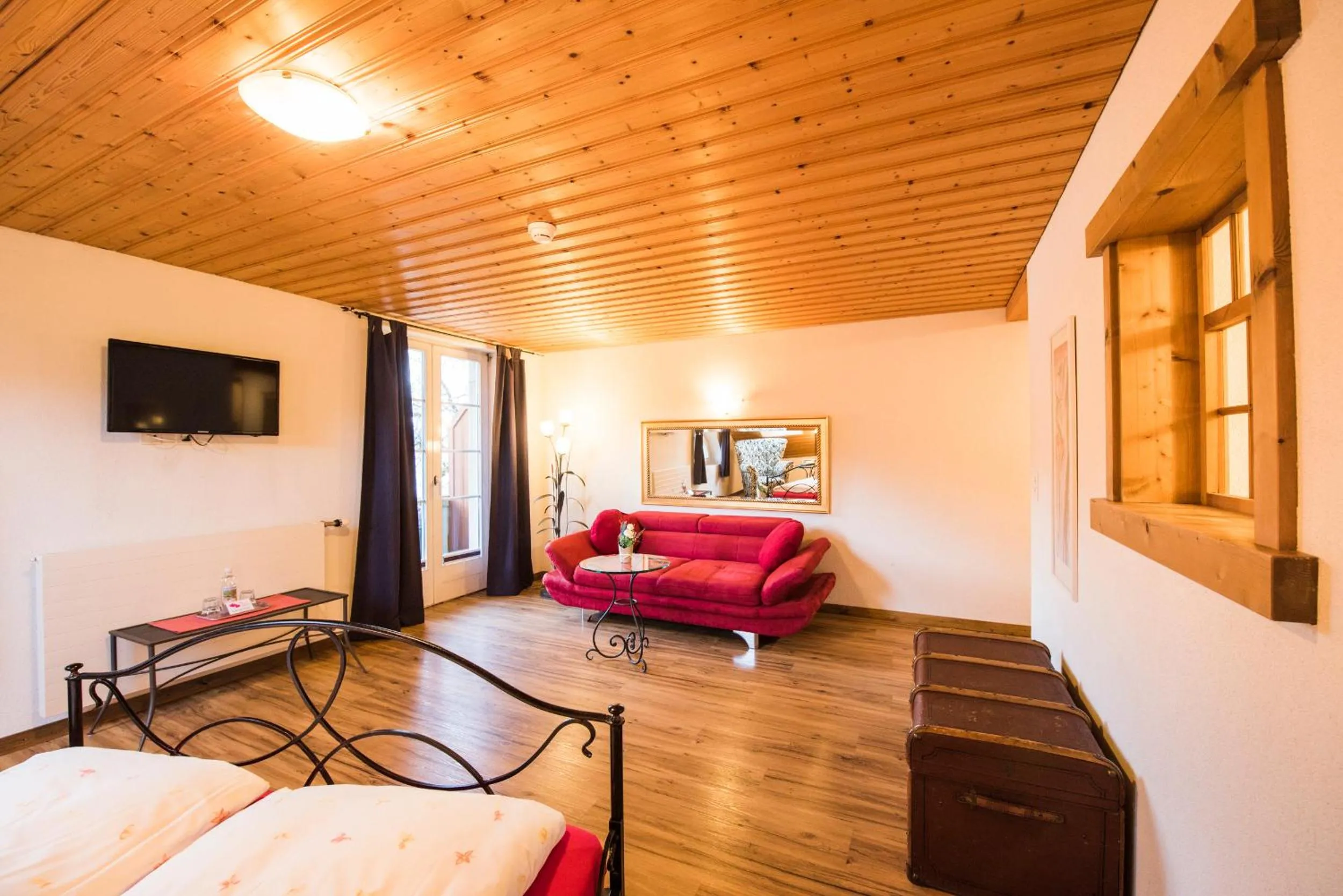 Photo of the whole room in Hotel Brienzerburli