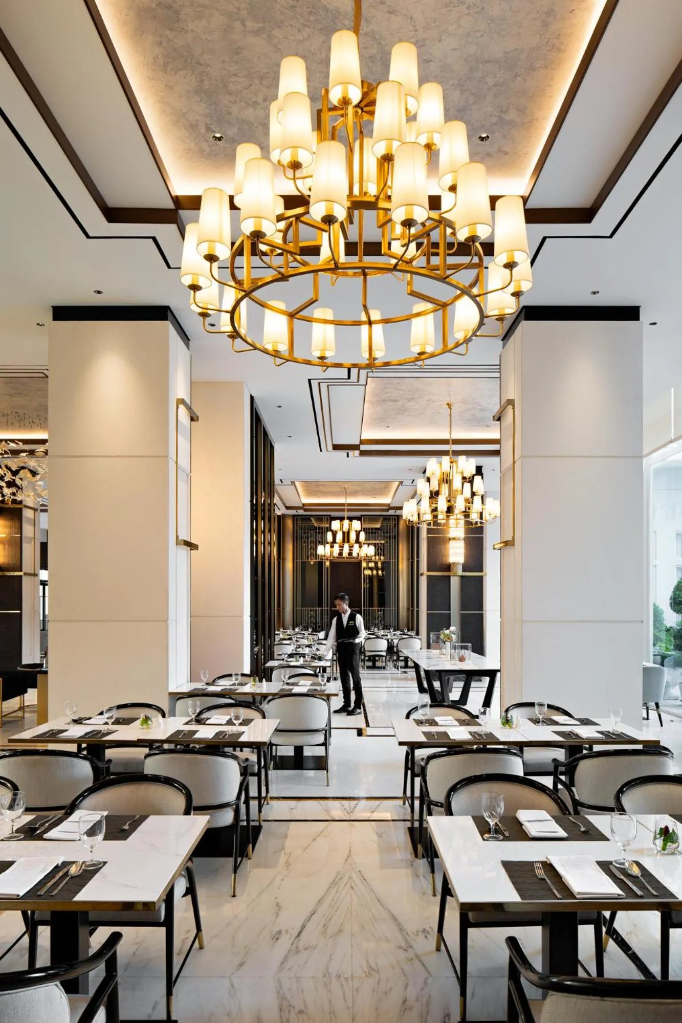 Restaurant/places to eat in The Grand Mansion Menteng by The Crest Collection