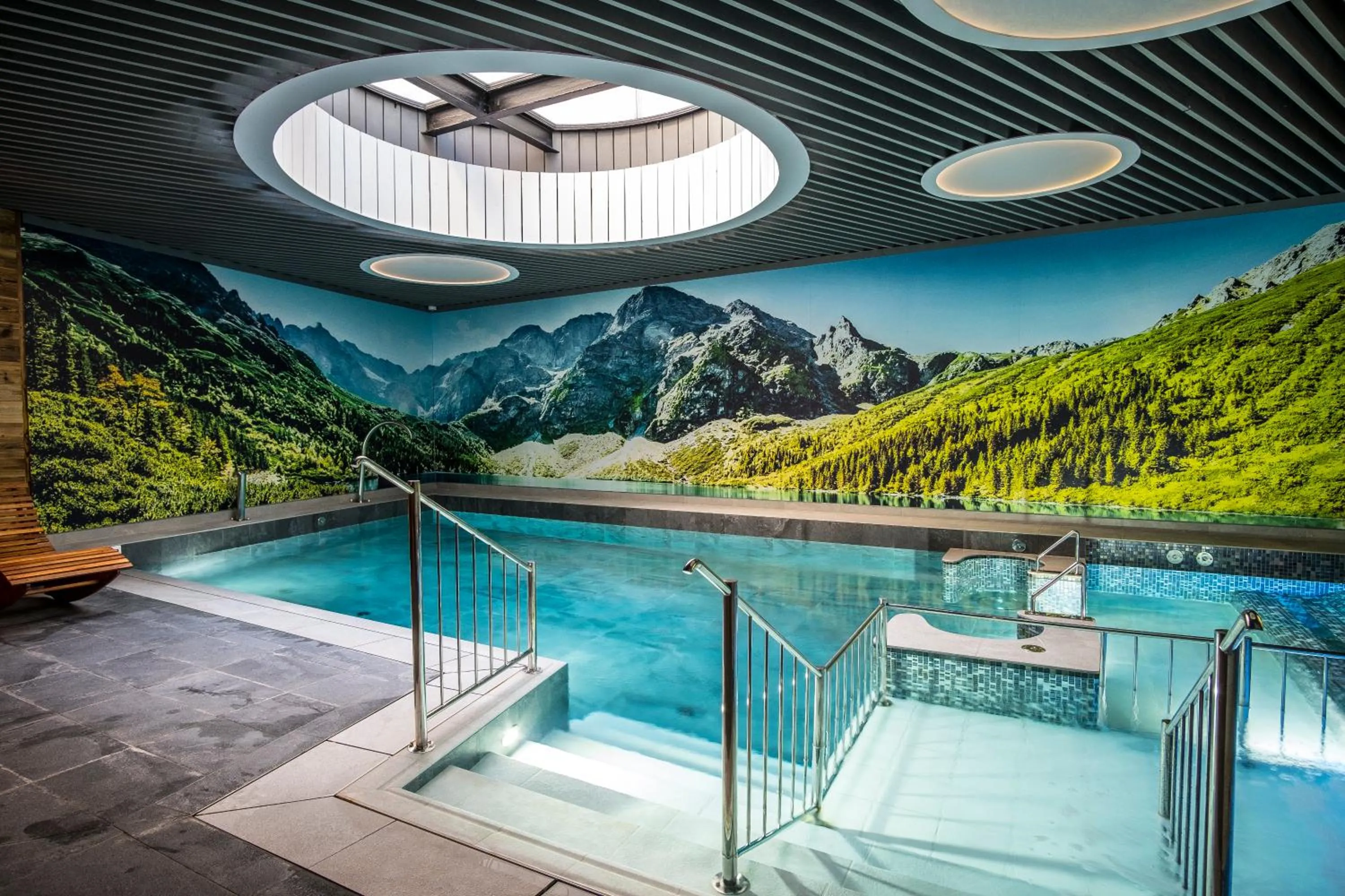 Pool view in Mountain Shelter Apartments