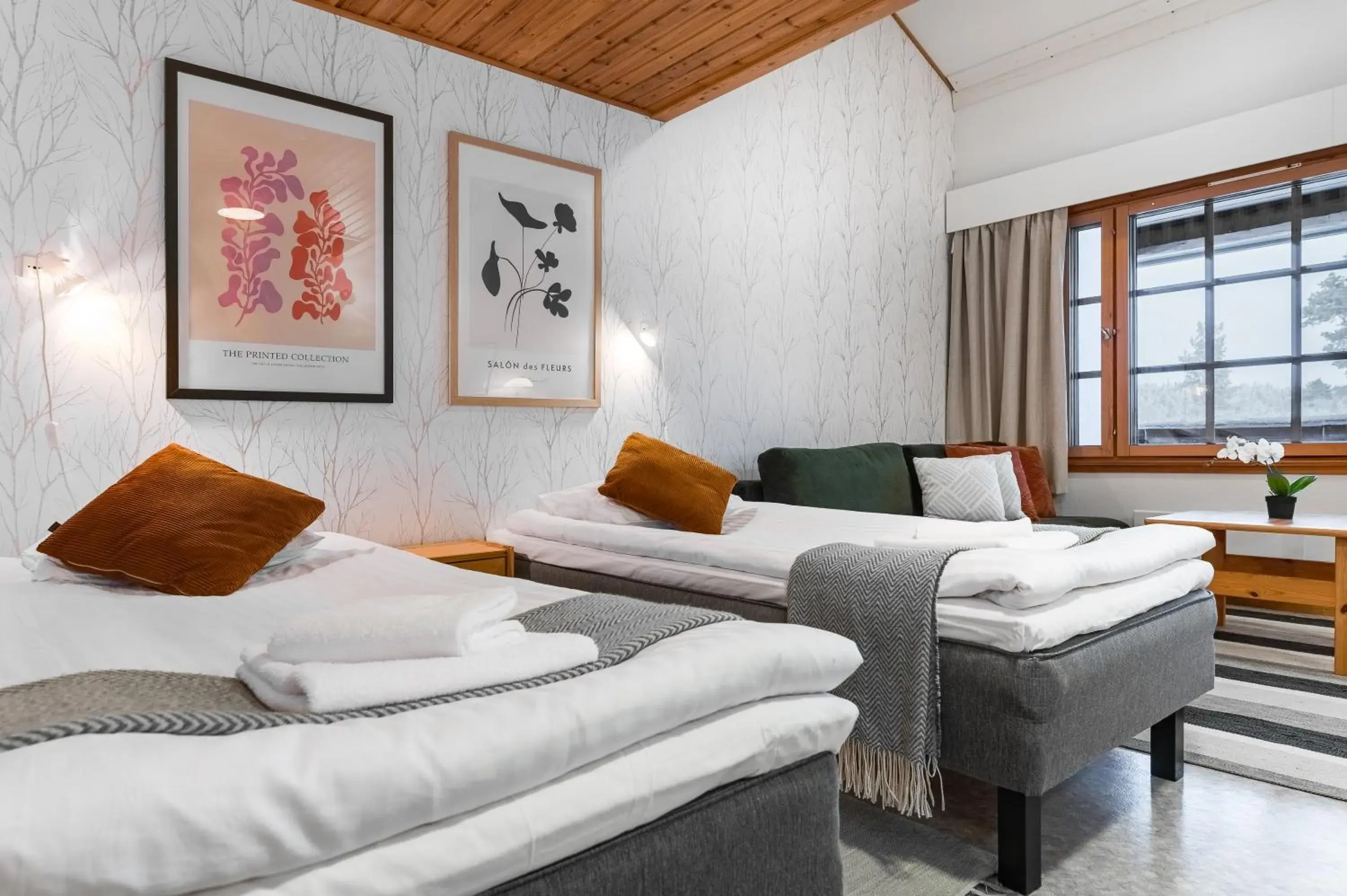 Quadruple Room with Lake View - single occupancy in Hotel Kuusamon Portti Quadruple Room with Lake View - single occupancy in Hotel Kuusamon Portti