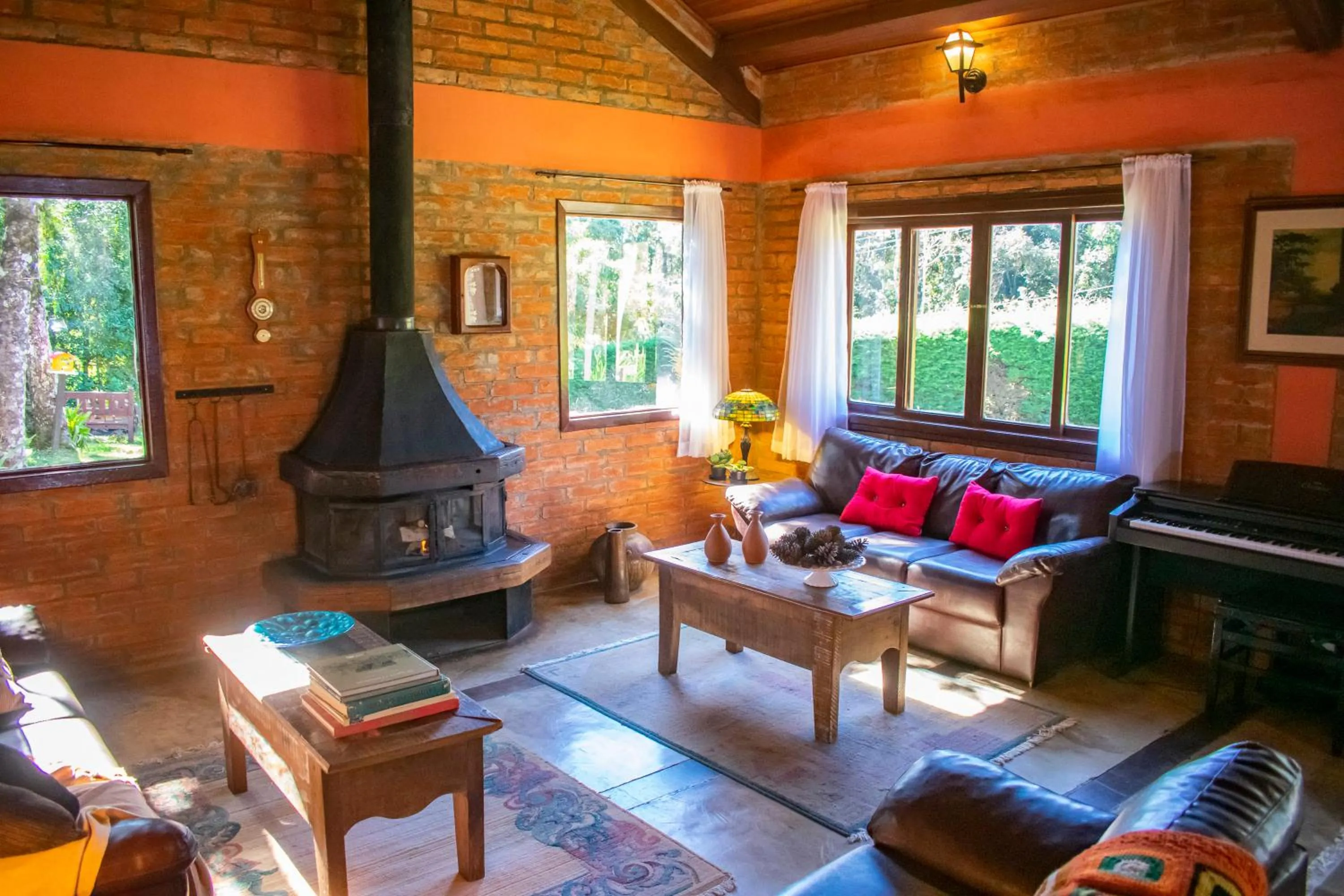 Communal lounge/ TV room in Pousada VillaSerrana