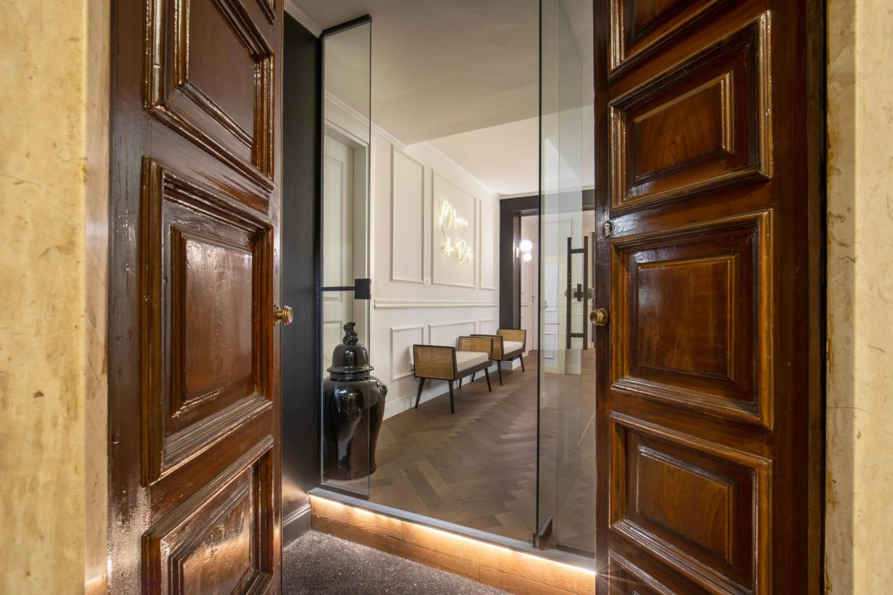 Property building in Daplace - Corso Monforte Suites