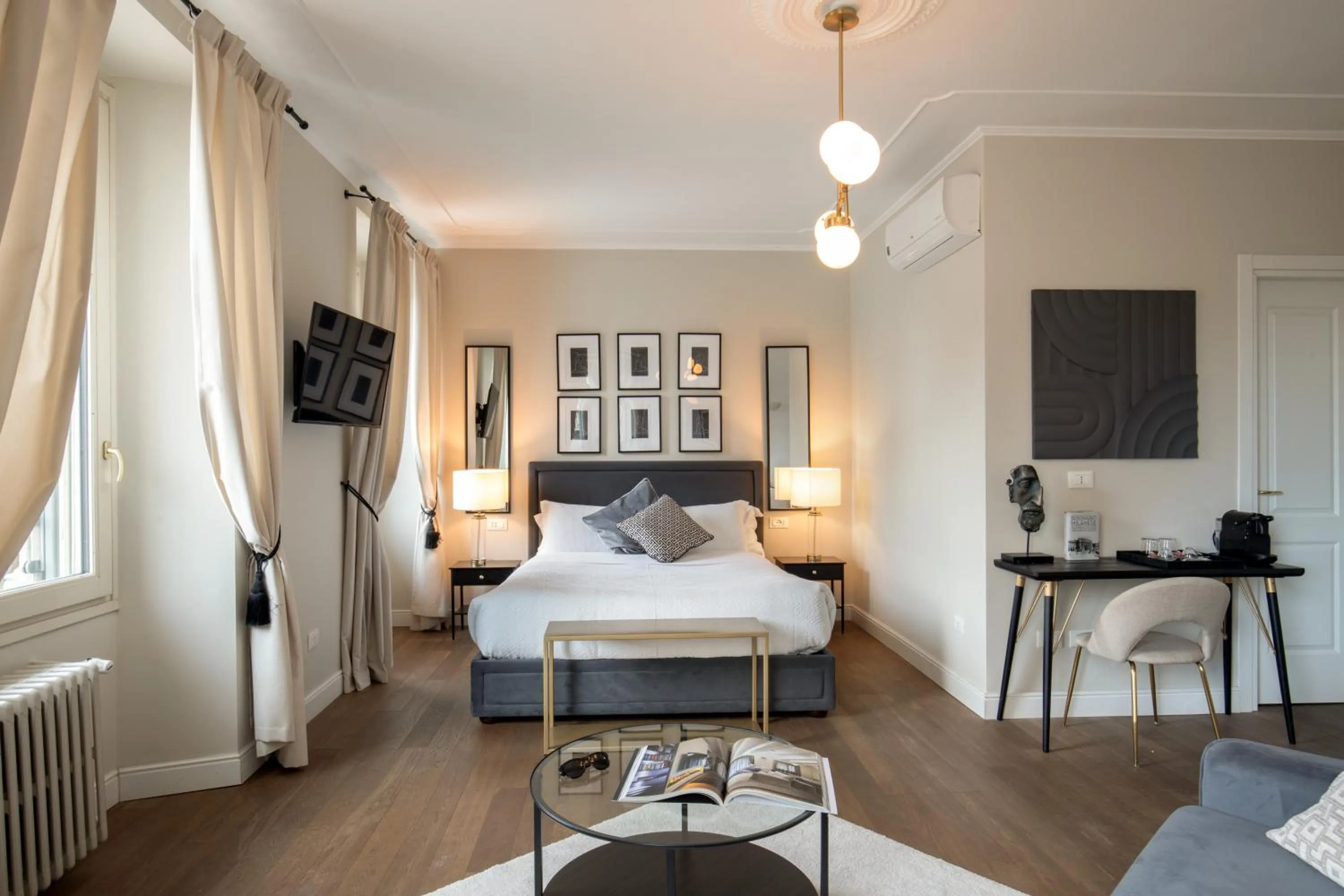 Photo of the whole room, Bed in Daplace - Corso Monforte Suites