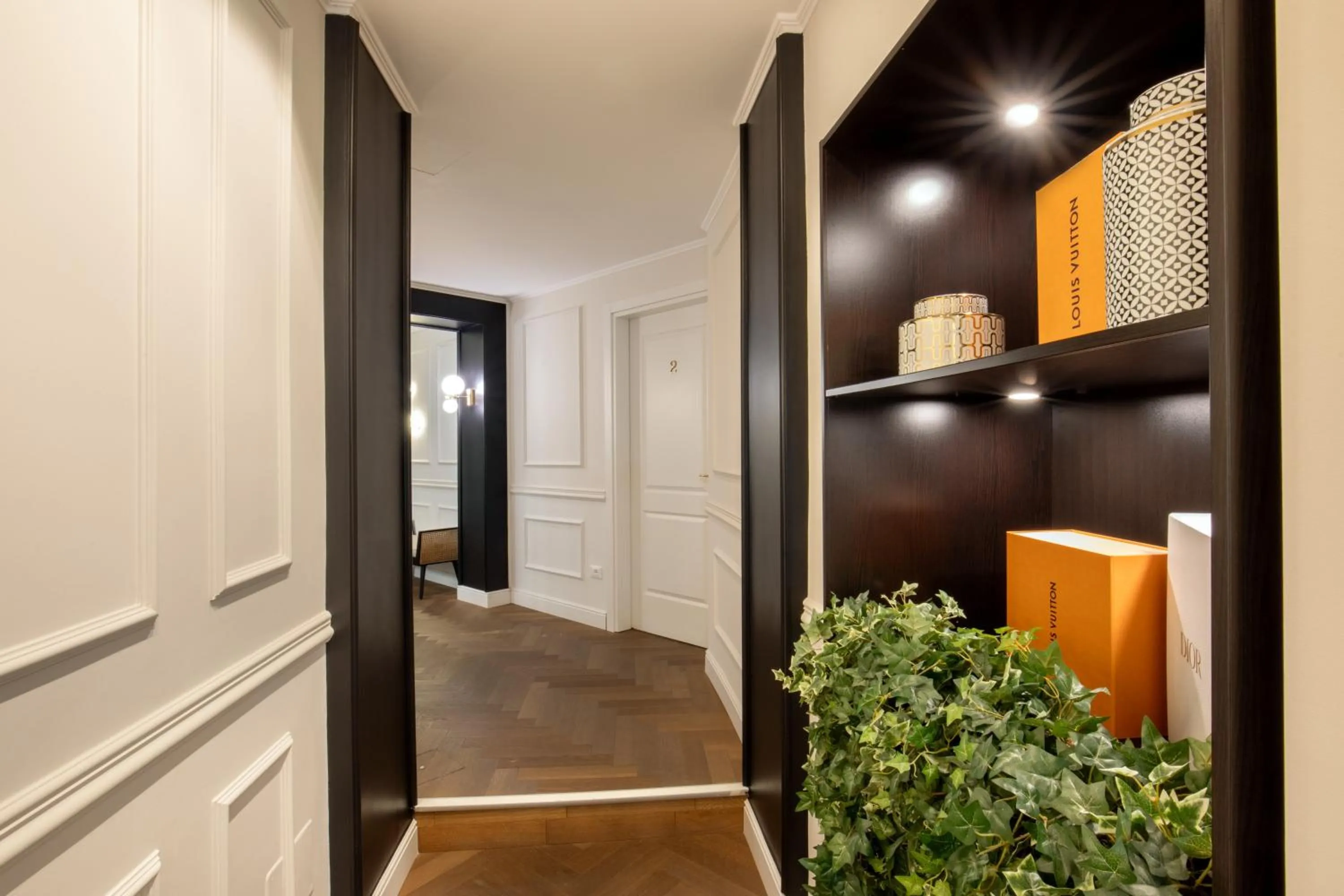 Decorative detail in Daplace - Corso Monforte Suites