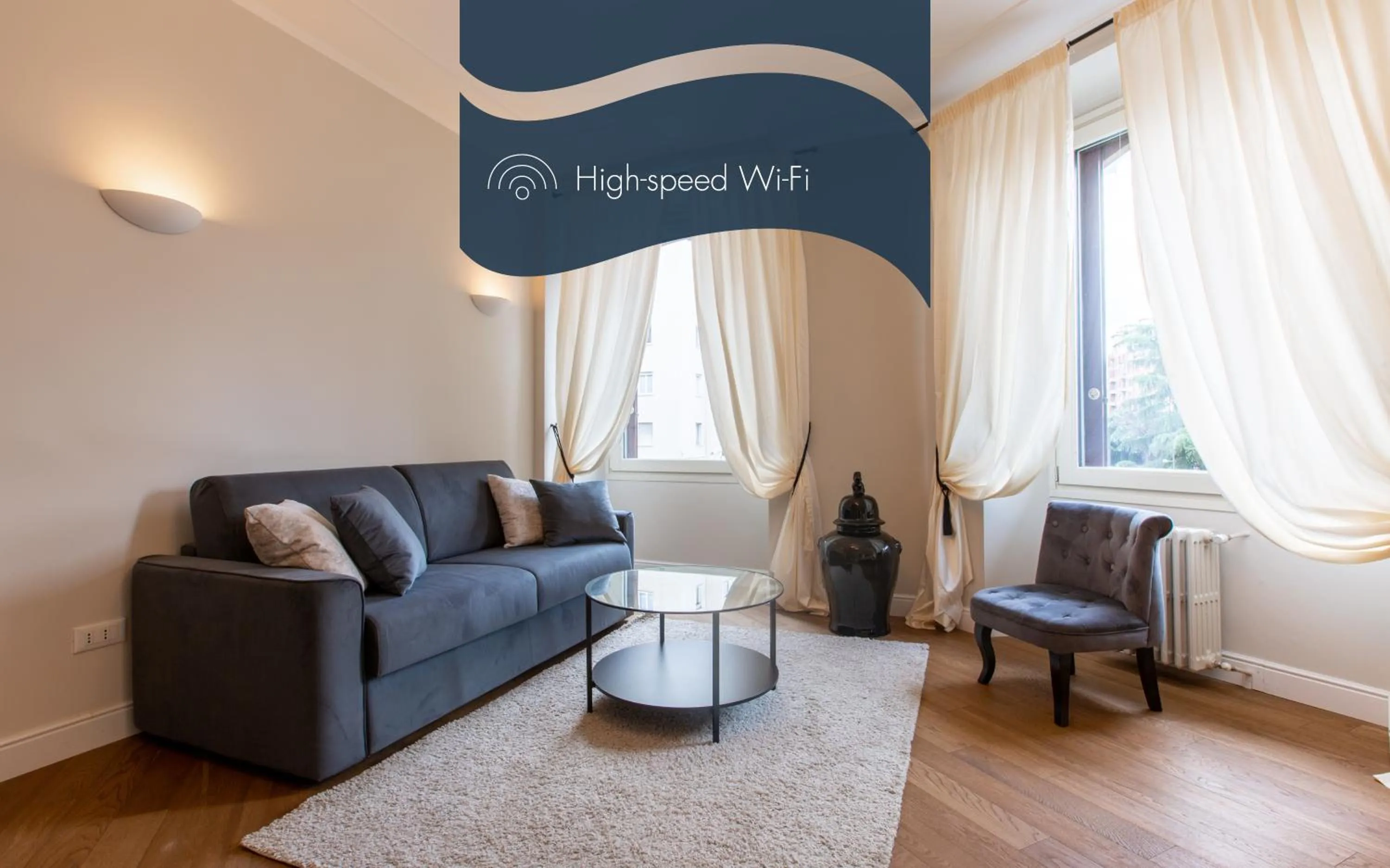 Text overlay in Daplace - Corso Monforte Suites