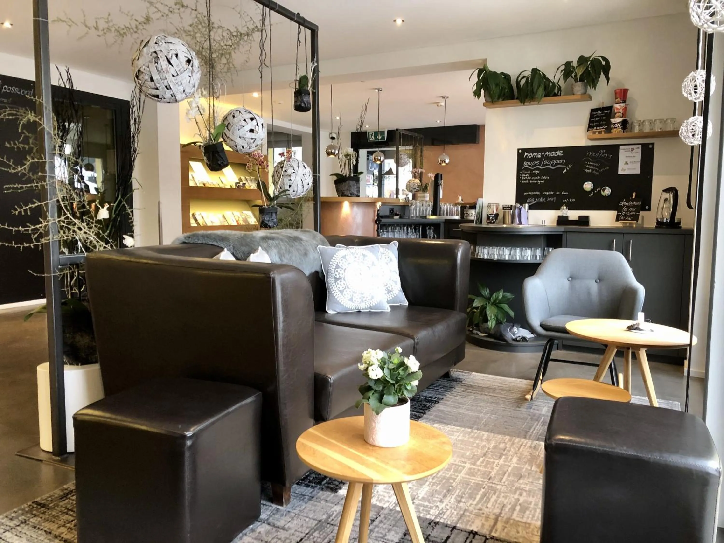 Communal lounge/ TV room, Lounge/Bar in Hotel Lauberhorn - Home for Outdoor Activities