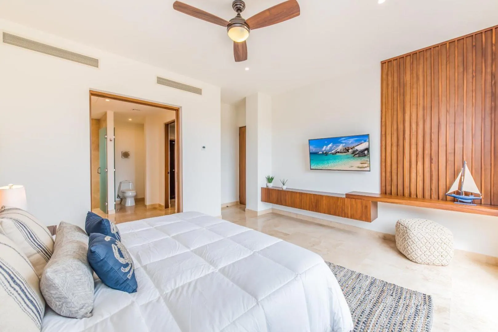 Bed in Bohari Palmilla