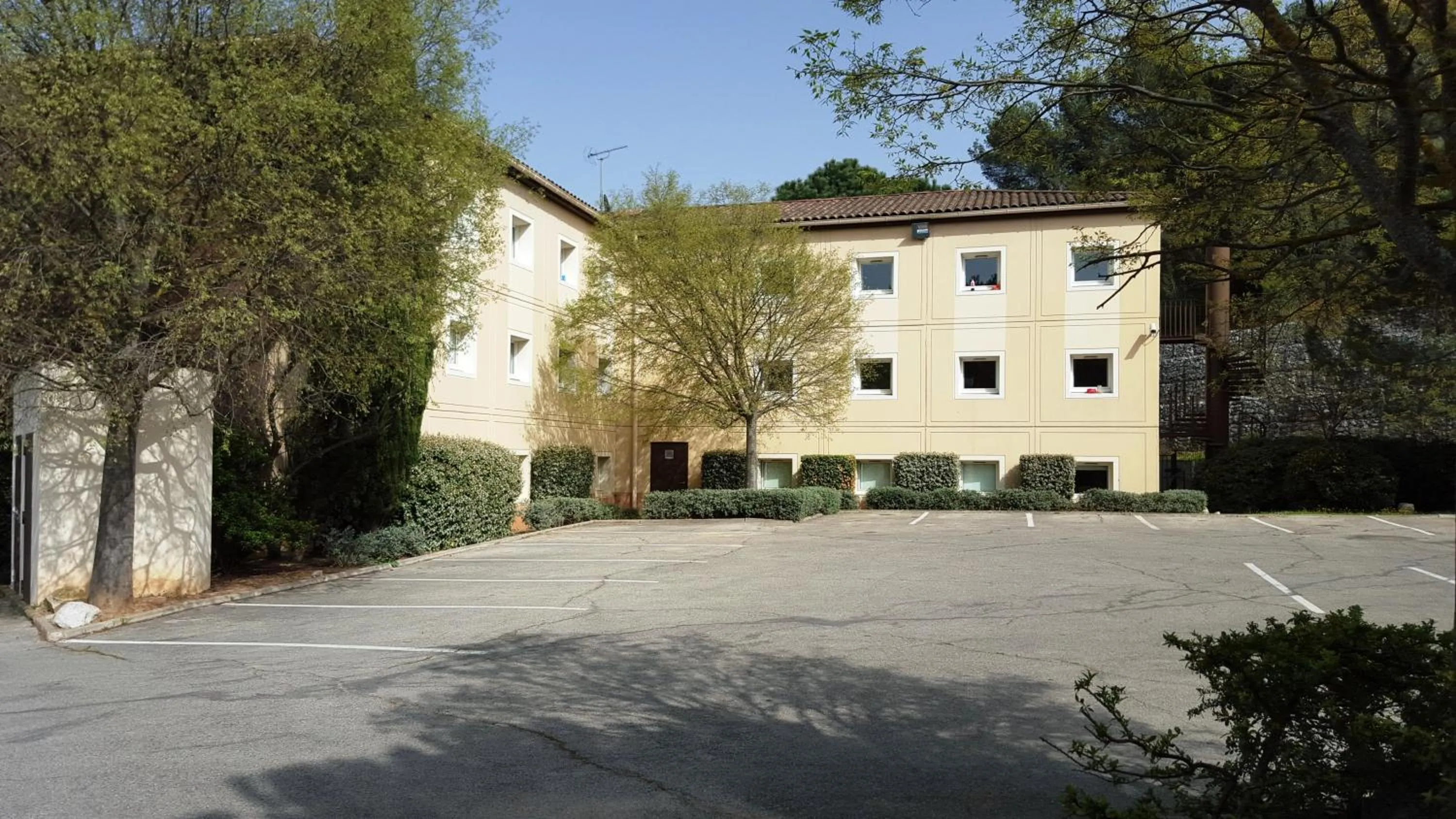 Property building in hotelF1 Aix En Provence Sainte Victoire