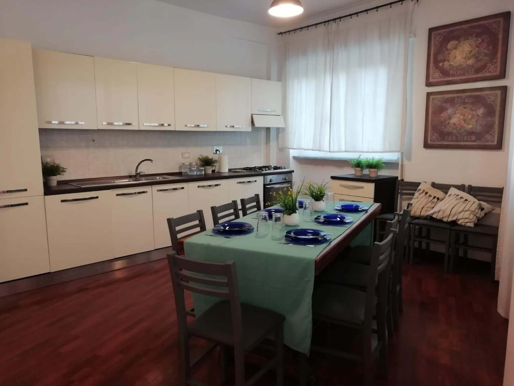 Kitchen or kitchenette in Saint Peter Vatican City Large Apartment Barbara casa vacanza