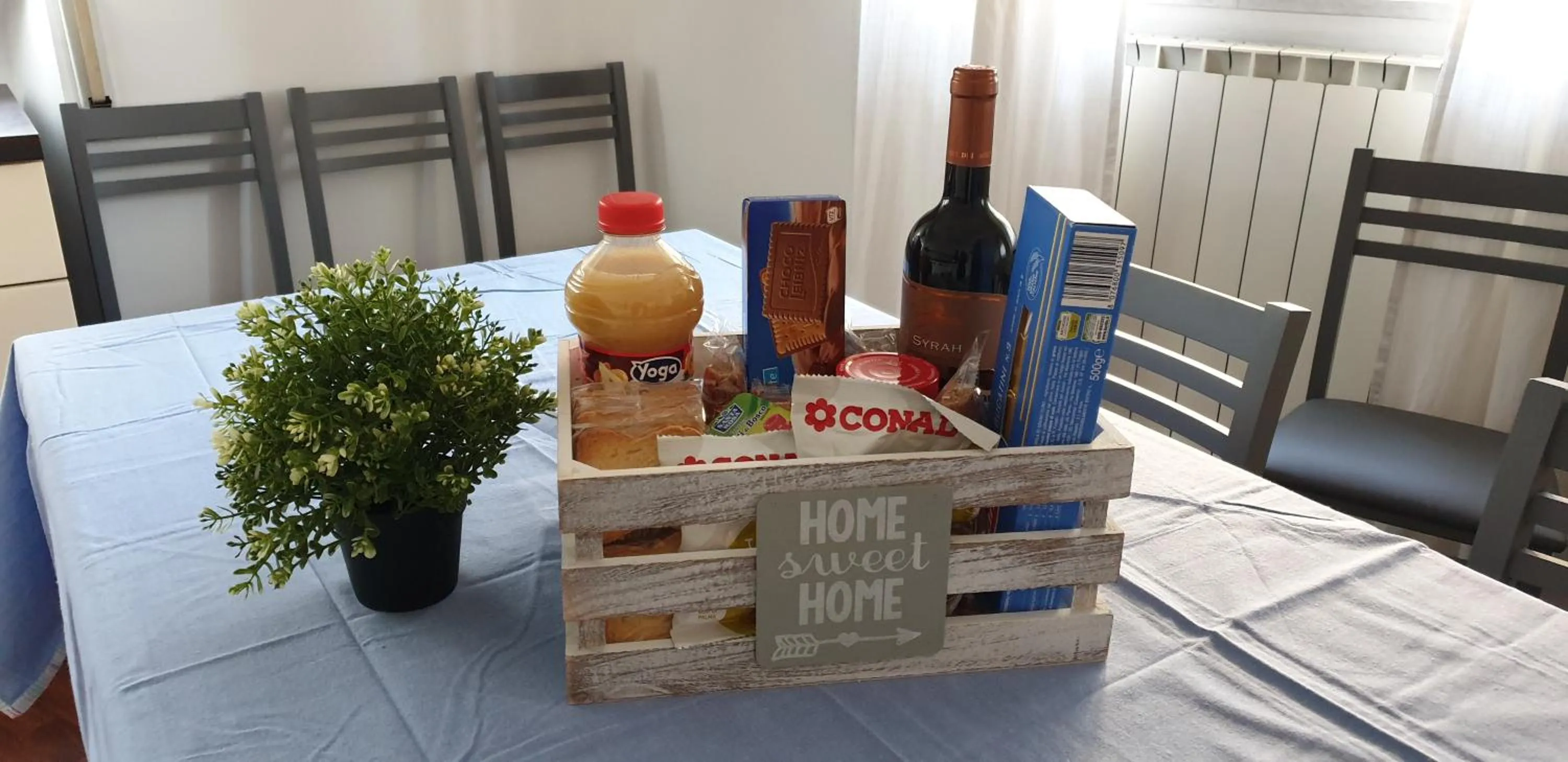 Food and drinks, Bed in Saint Peter Vatican City Large Apartment Barbara casa vacanza