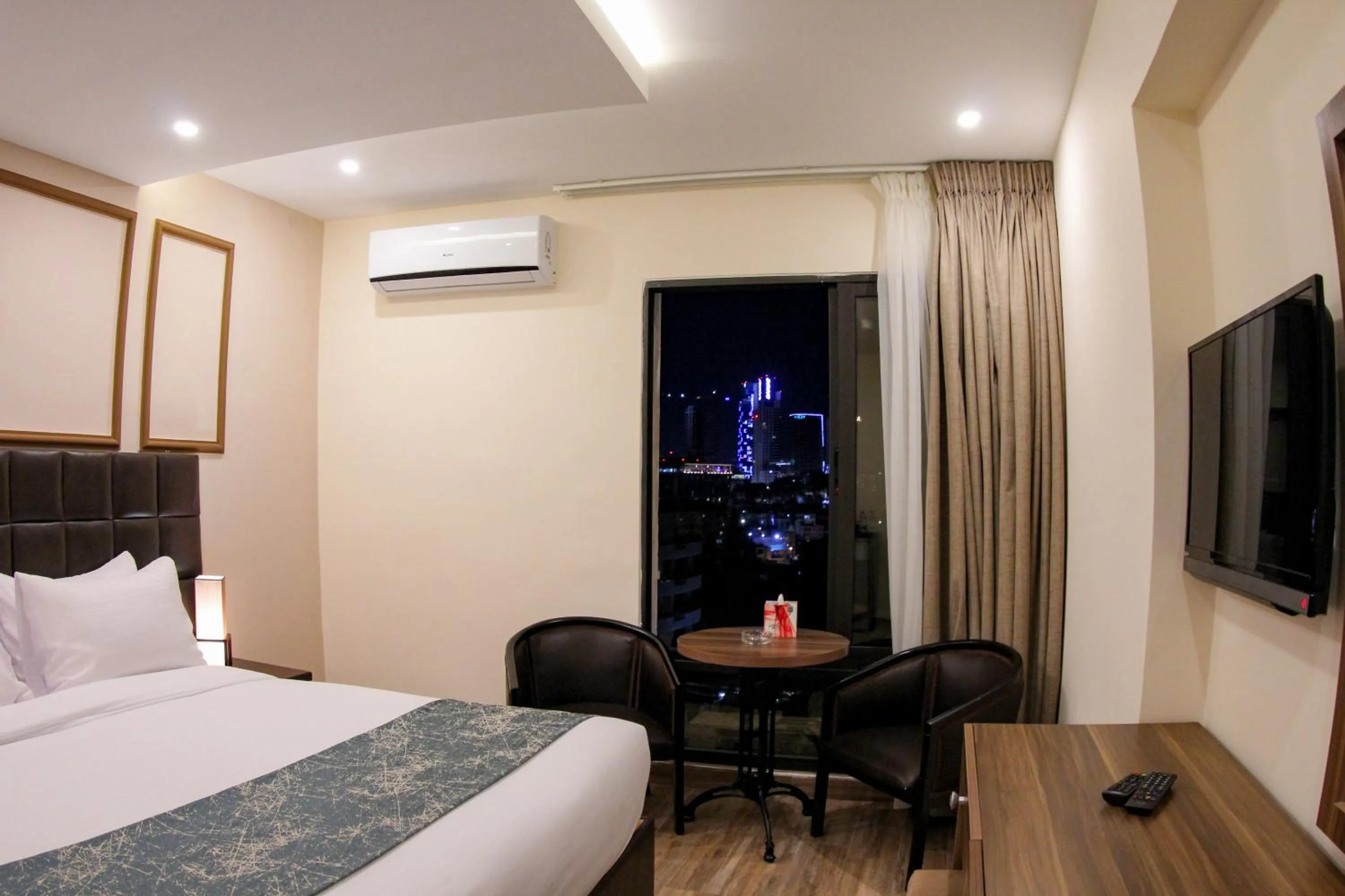 View (from property/room), Bed in Post Boutique Hotel Amman