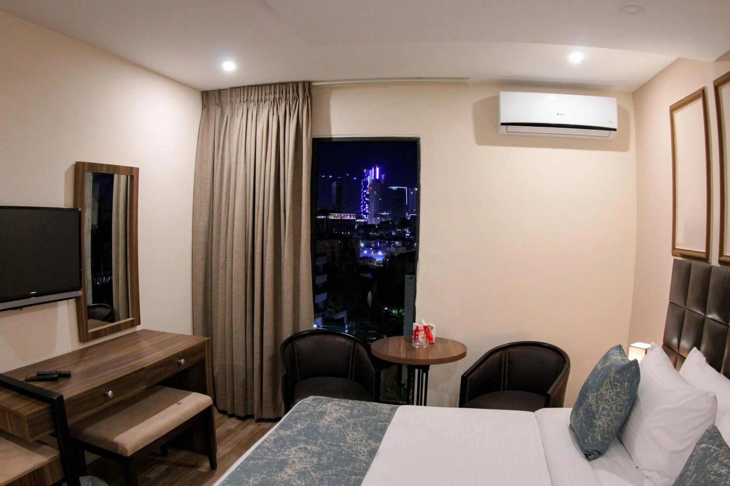 View (from property/room), Bed in Post Boutique Hotel Amman