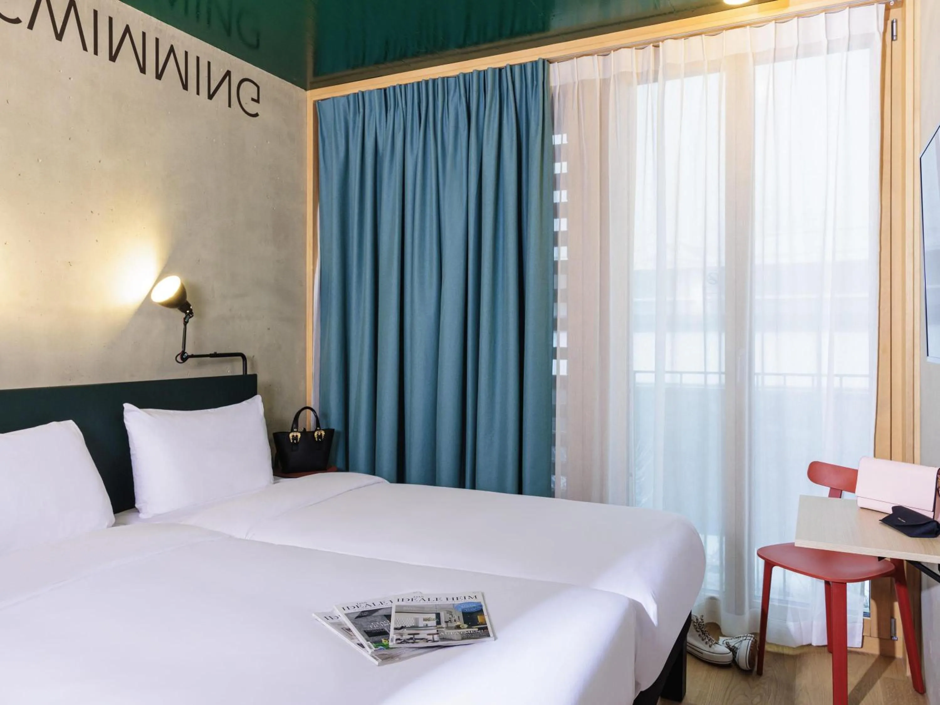 Bedroom, Bed in ibis Styles Bern City