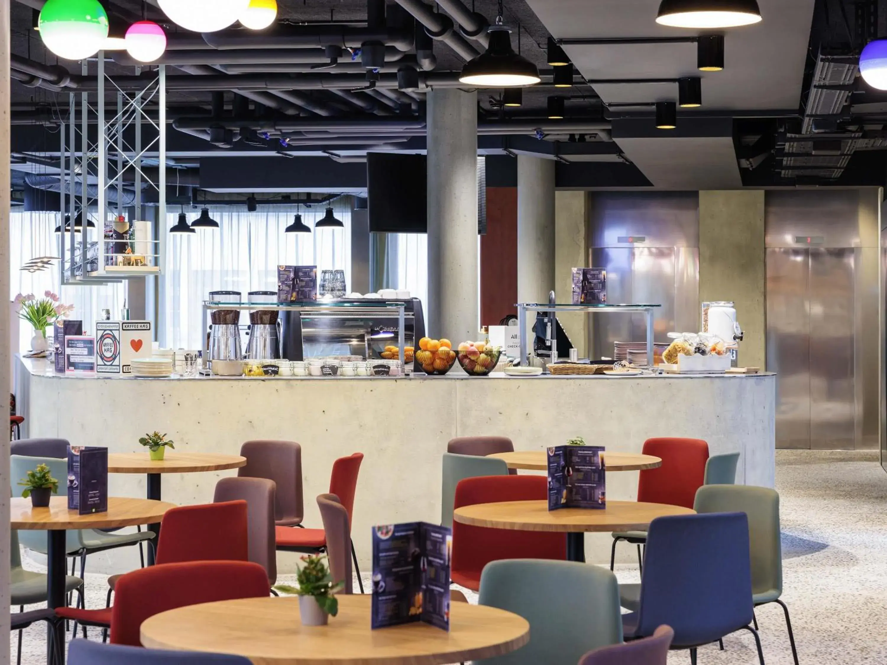 Lounge or bar in ibis Styles Bern City Lounge or bar in ibis Styles Bern City