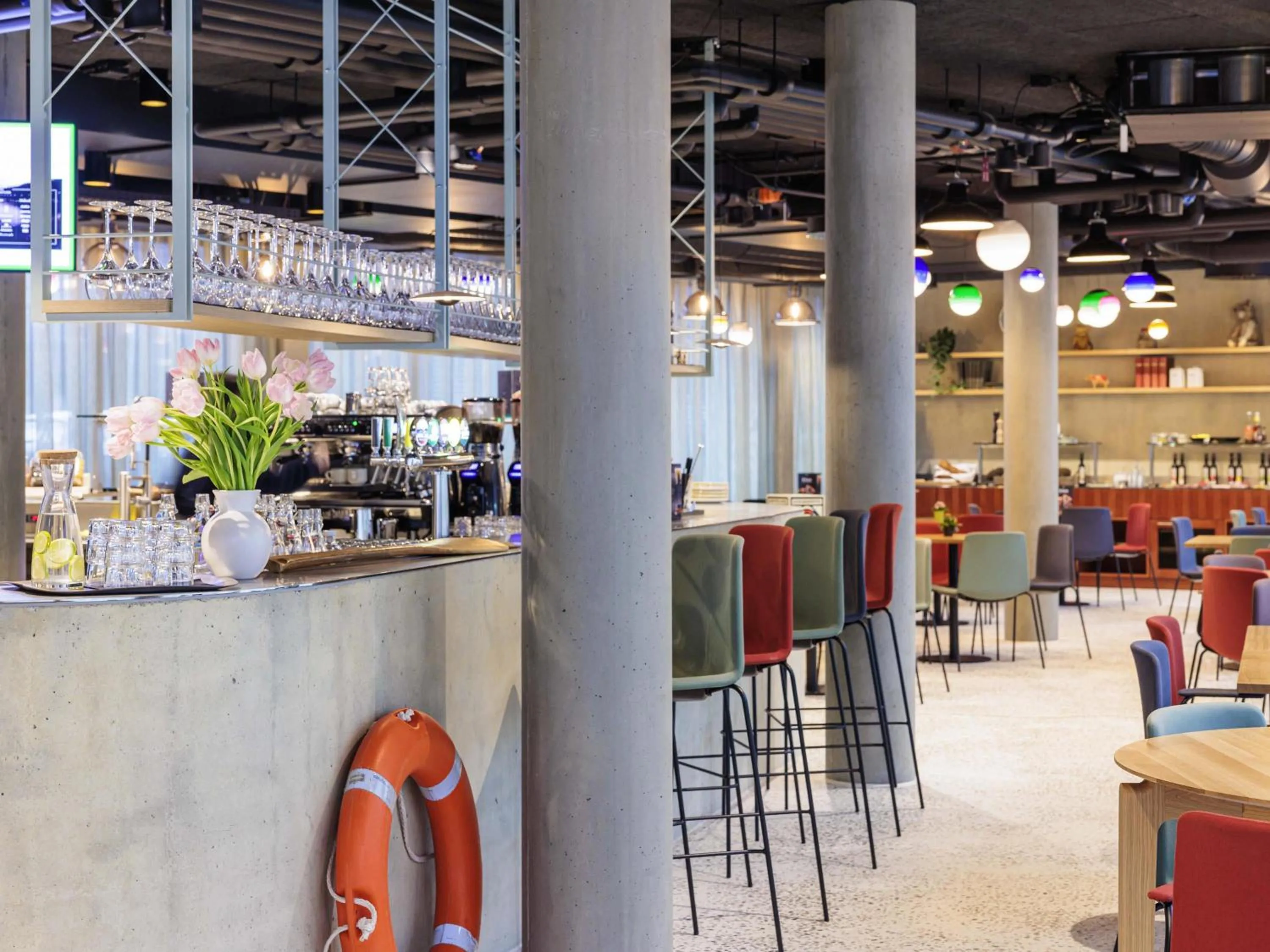 Lounge or bar in ibis Styles Bern City