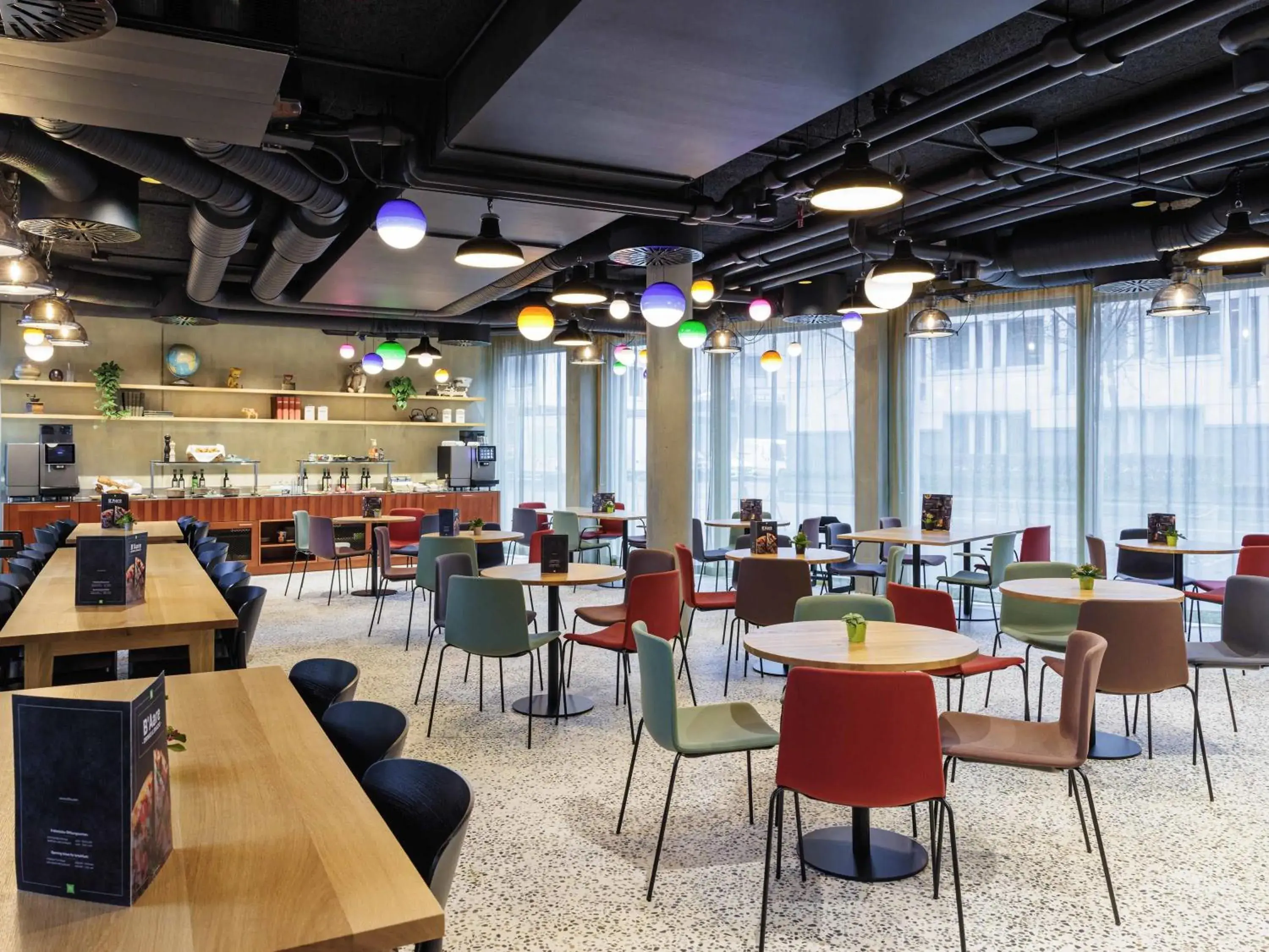 Lounge or bar in ibis Styles Bern City Lounge or bar in ibis Styles Bern City