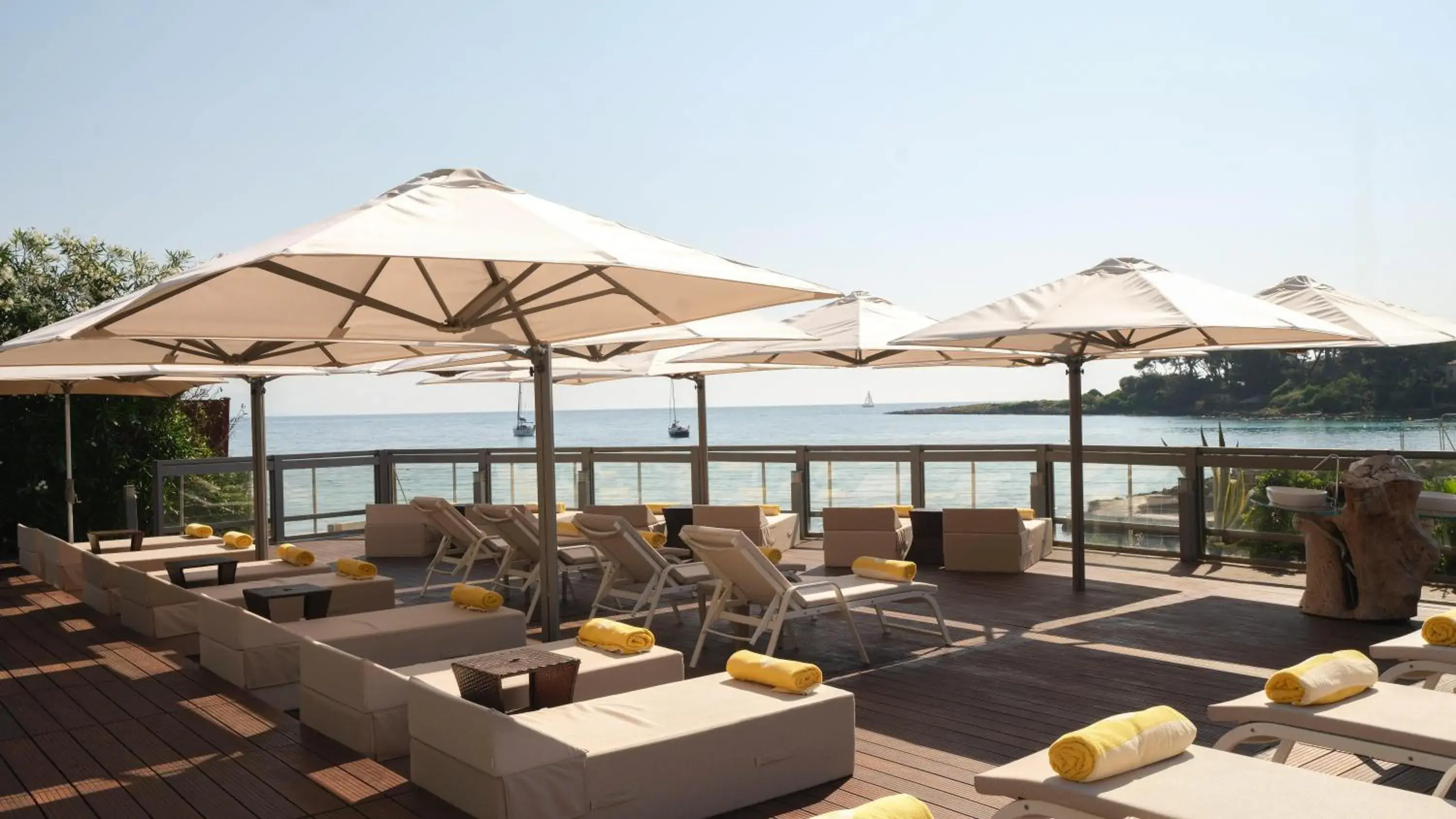 Property building in Villa Miraé by Inwood Hotels - Cap d'Antibes Property building in Villa Miraé by Inwood Hotels - Cap d'Antibes