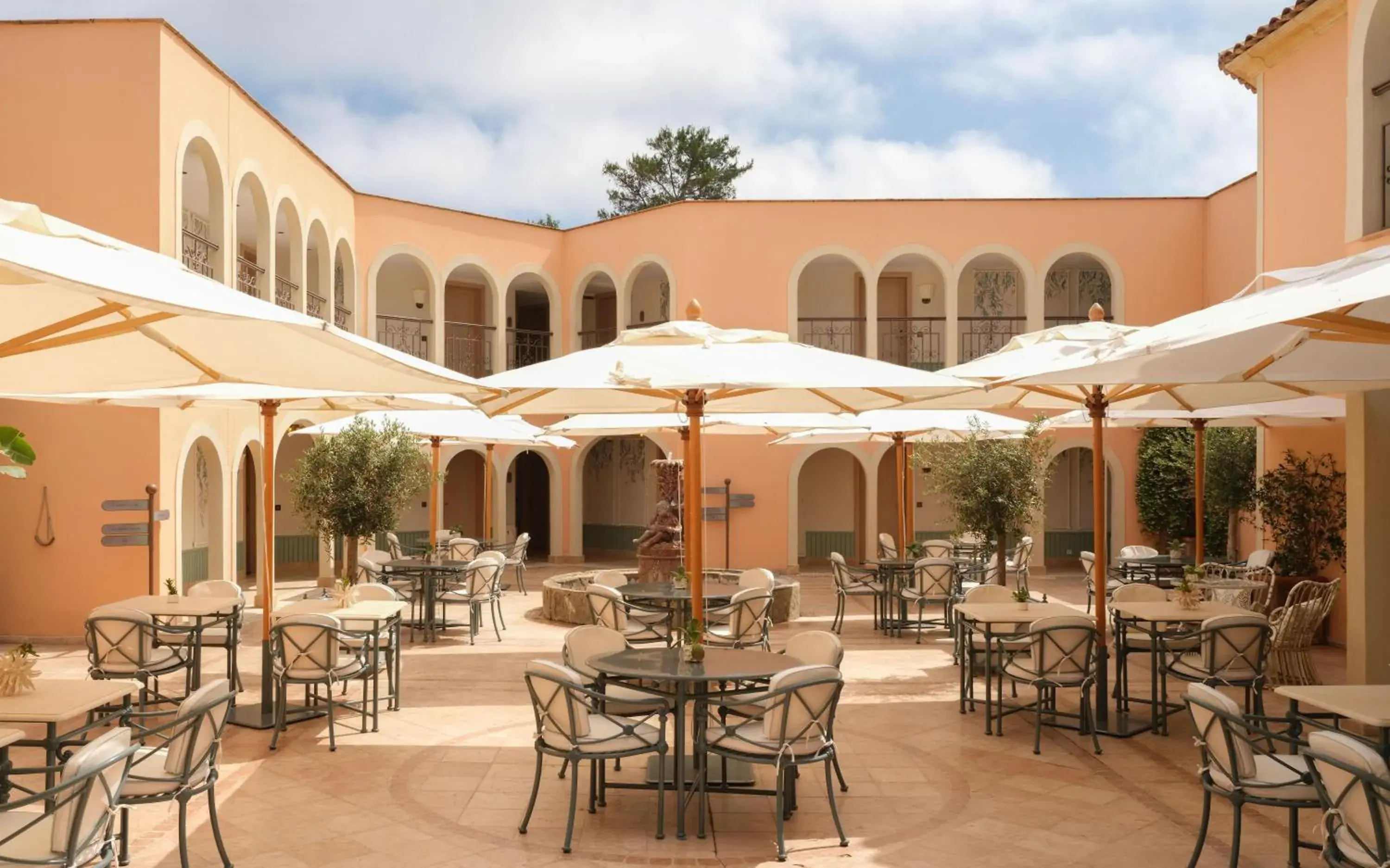 Restaurant/places to eat in Villa Miraé by Inwood Hotels - Cap d'Antibes Restaurant/places to eat in Villa Miraé by Inwood Hotels - Cap d'Antibes