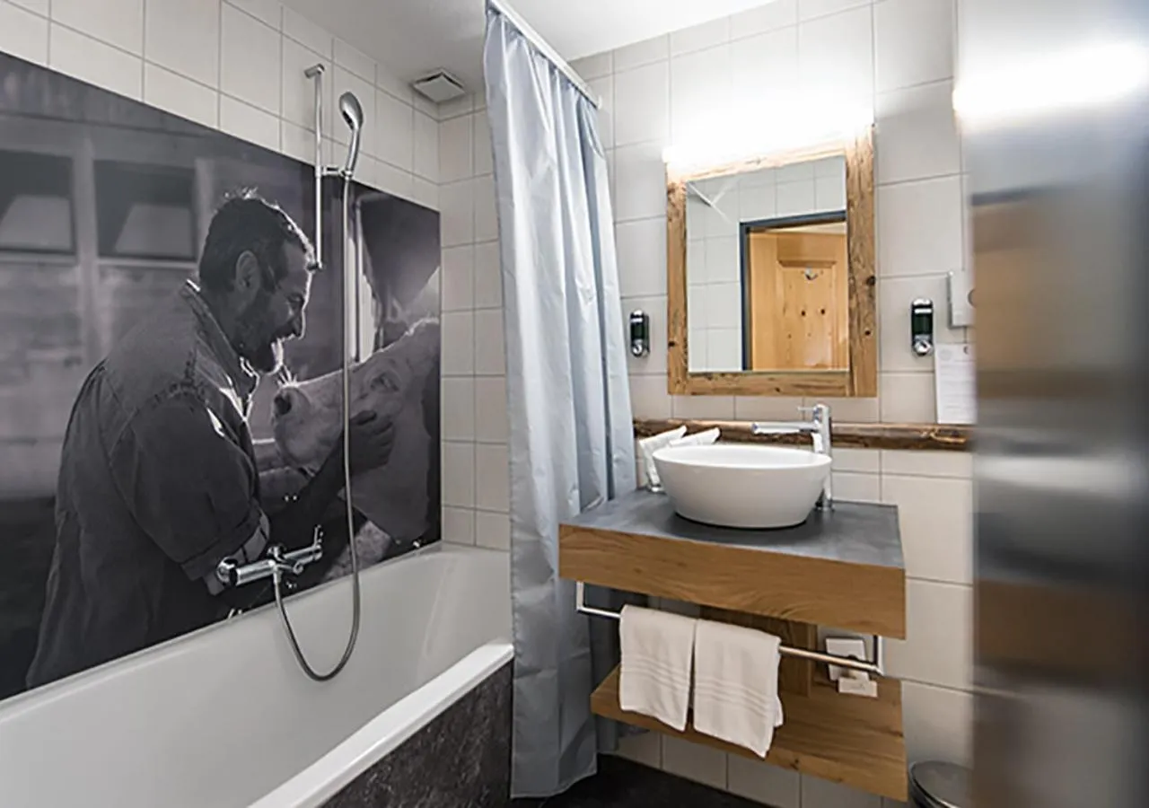 Shower in Hotel Kemmeriboden-Bad AG