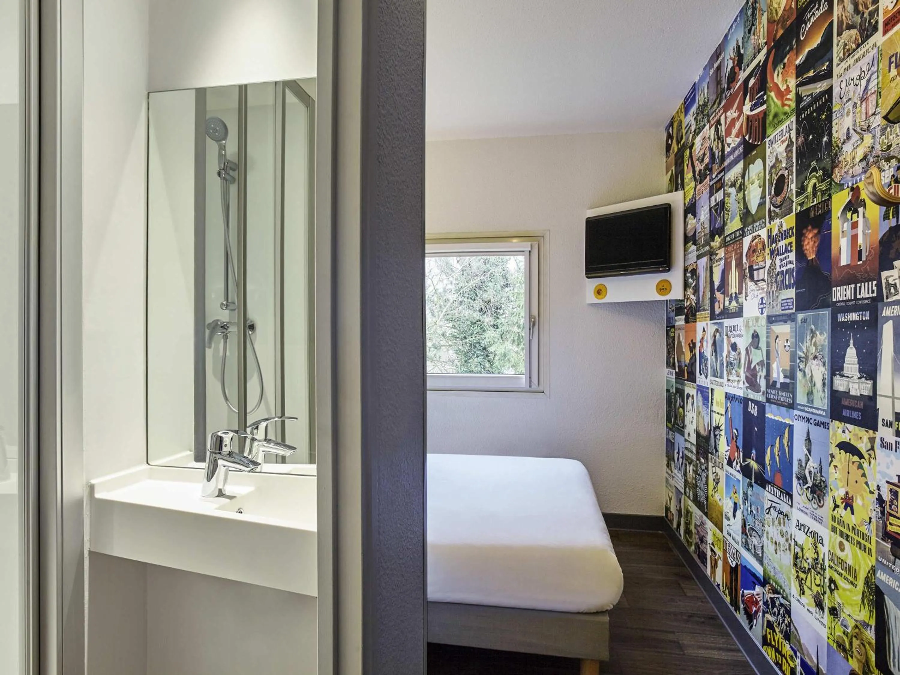 Bedroom, Bed in hotelF1 Antibes Sophia Antipolis