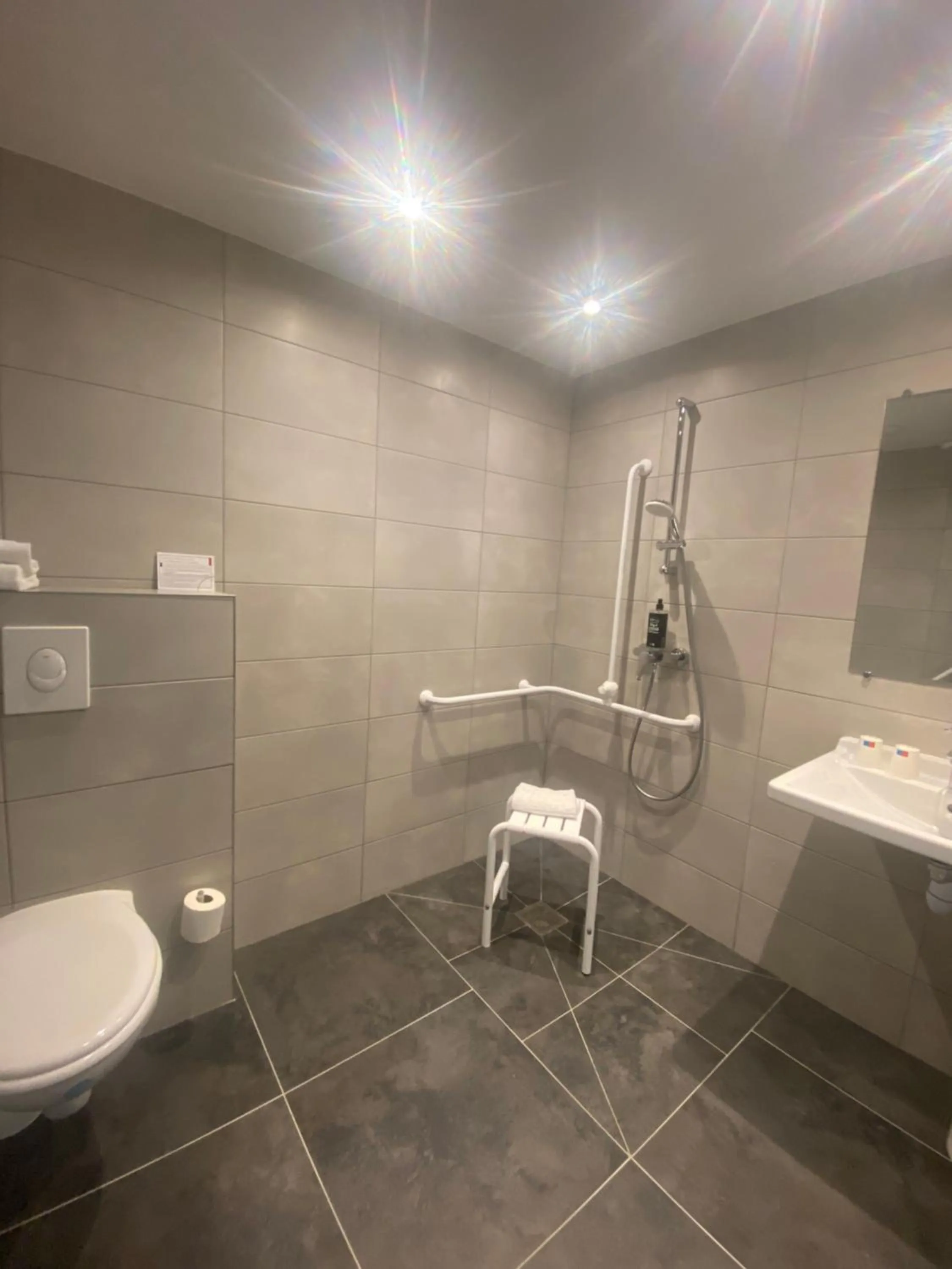 Shower in Hotel Ibis Budget Montpellier Centre Millenaire -